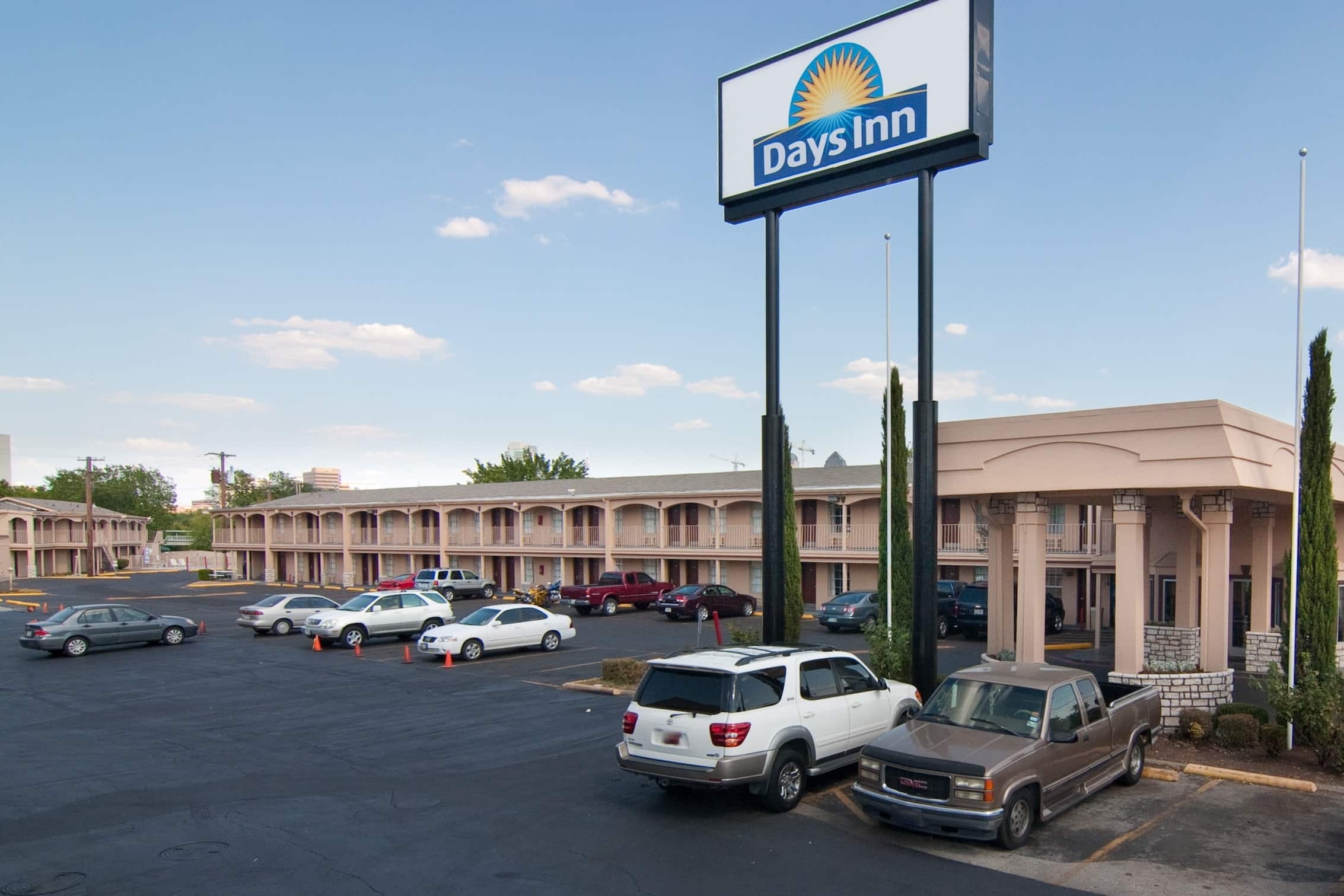 Days Inn by Wyndham Market Center Dallas Love Field