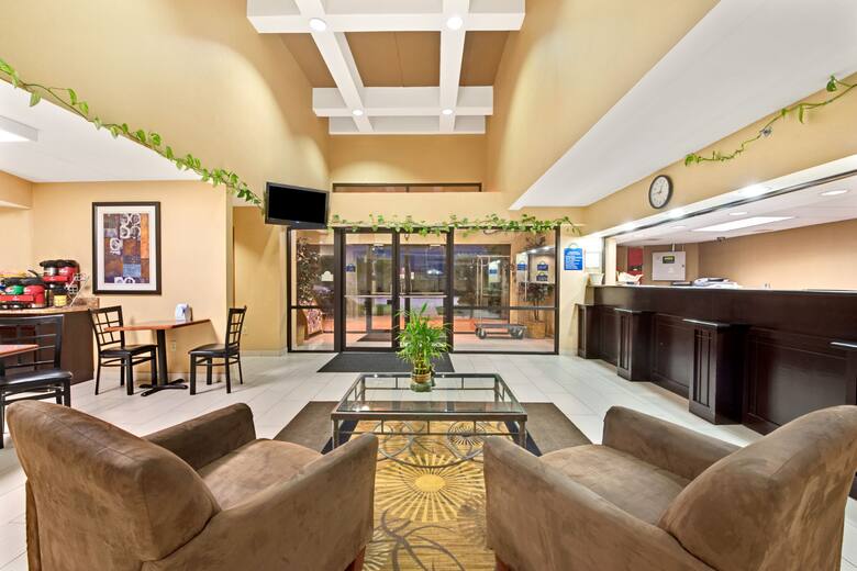 Days Inn Suites Desoto Hotels Tx 75115 Days Inn Suites Desoto Hotel Lobby In Texas