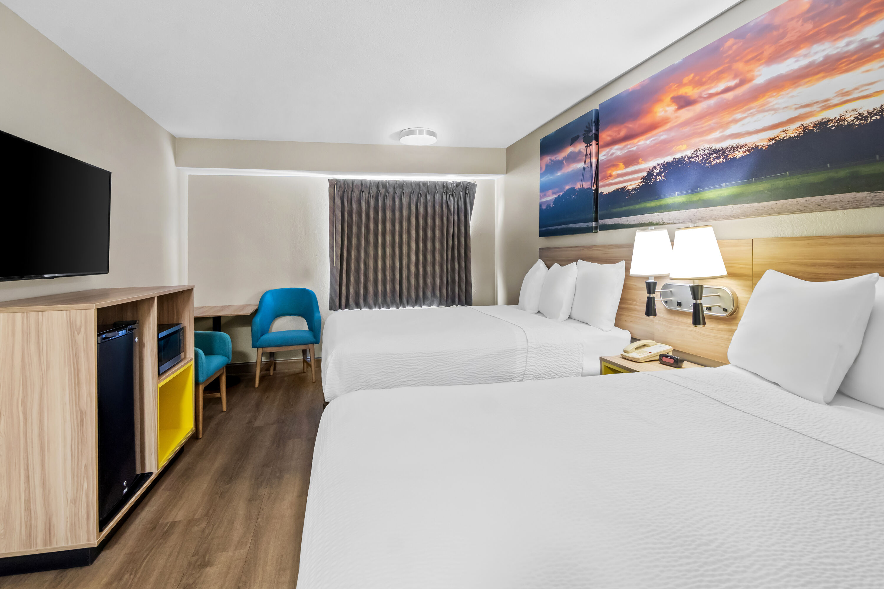 Double bed guest room at the Days Inn & Suites by Wyndham DeSoto in DeSoto, Texas