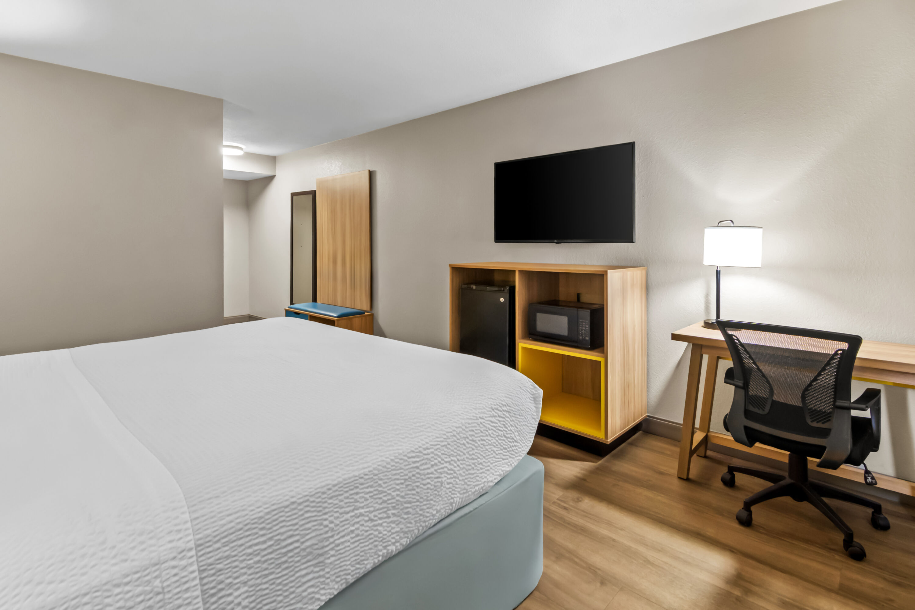 King bed guest room at the Days Inn & Suites by Wyndham DeSoto in DeSoto, Texas