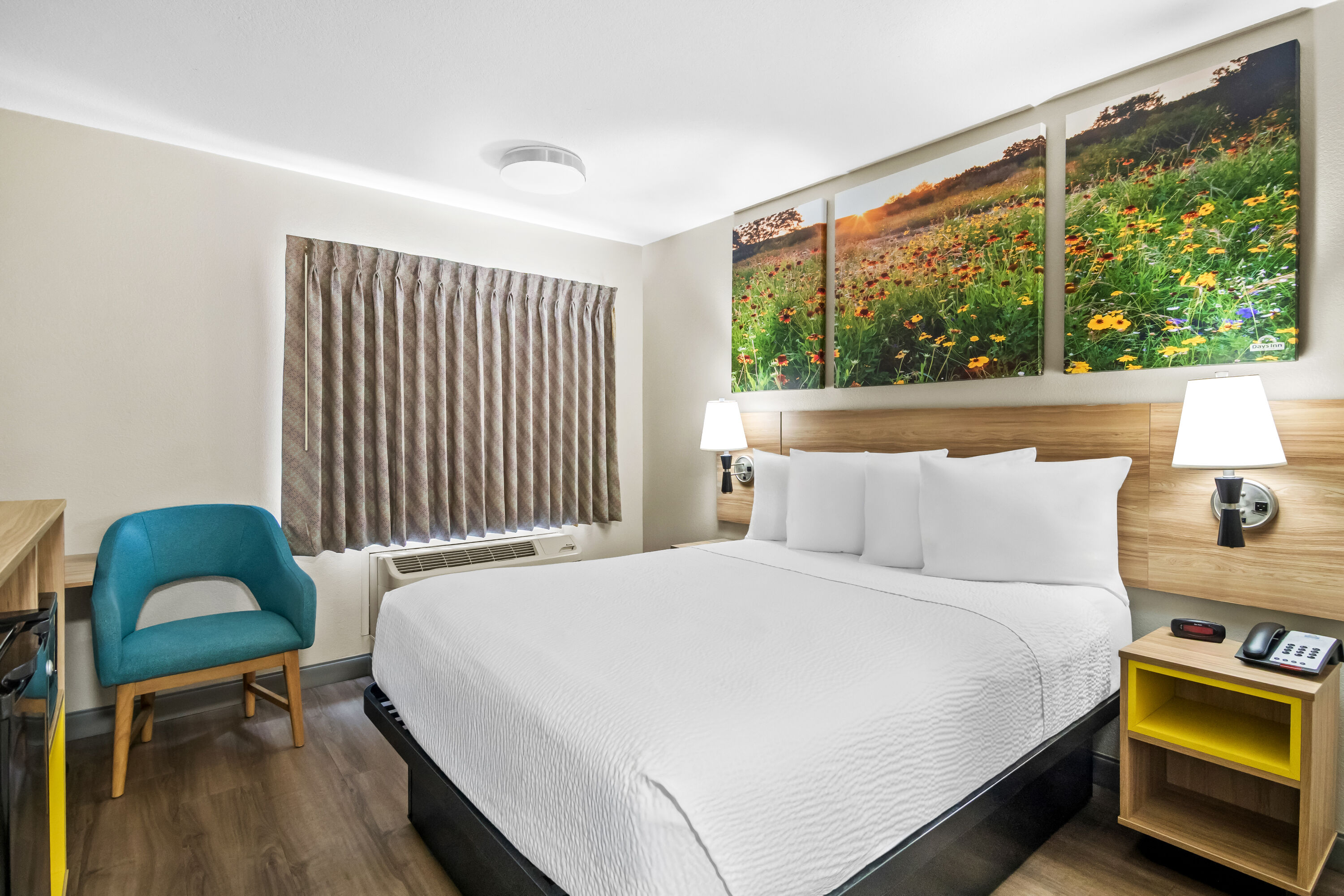 Queen bed guest room at the Days Inn & Suites by Wyndham DeSoto in DeSoto, Texas