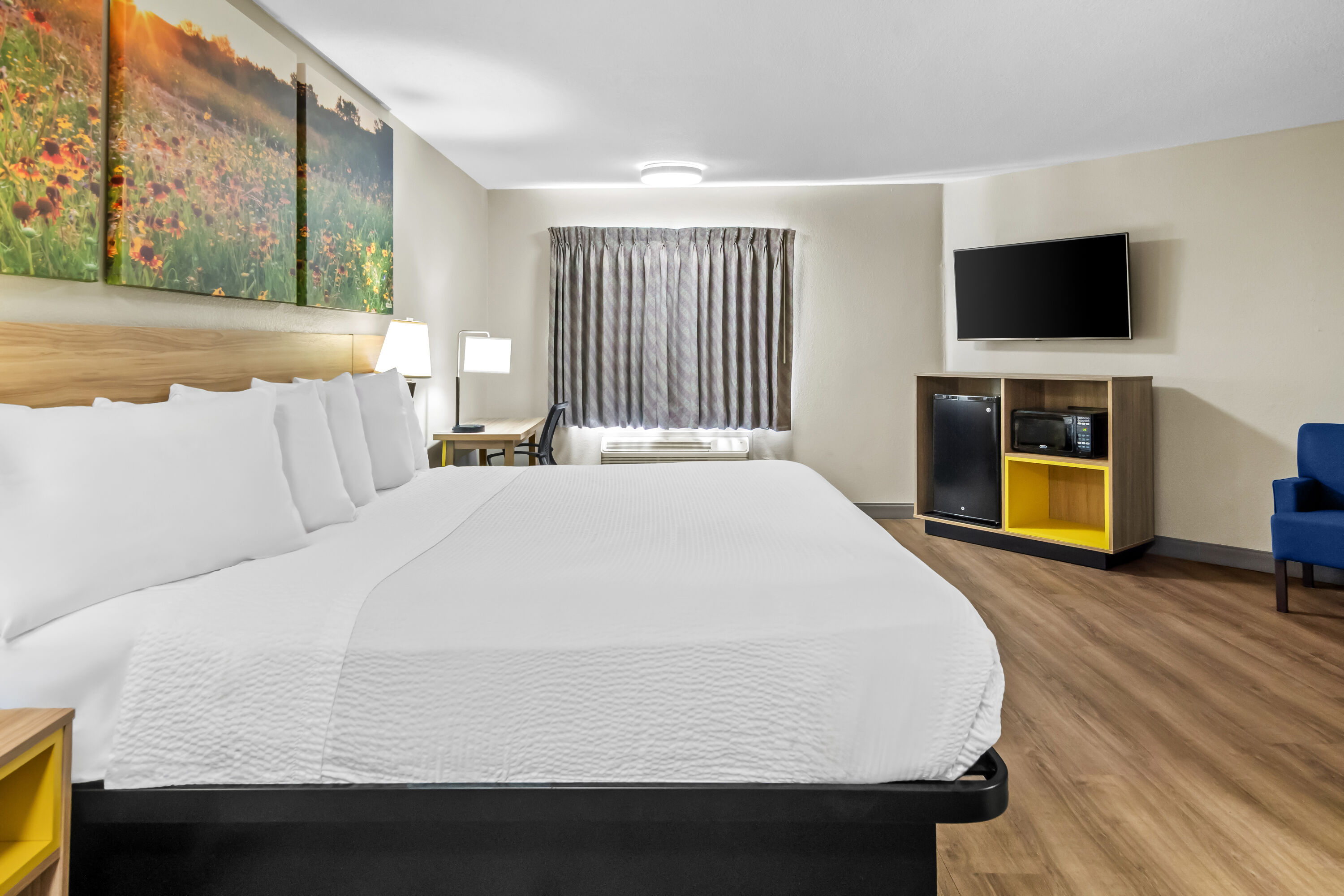 Days Inn & Suites by Wyndham DeSoto suite in DeSoto, Texas