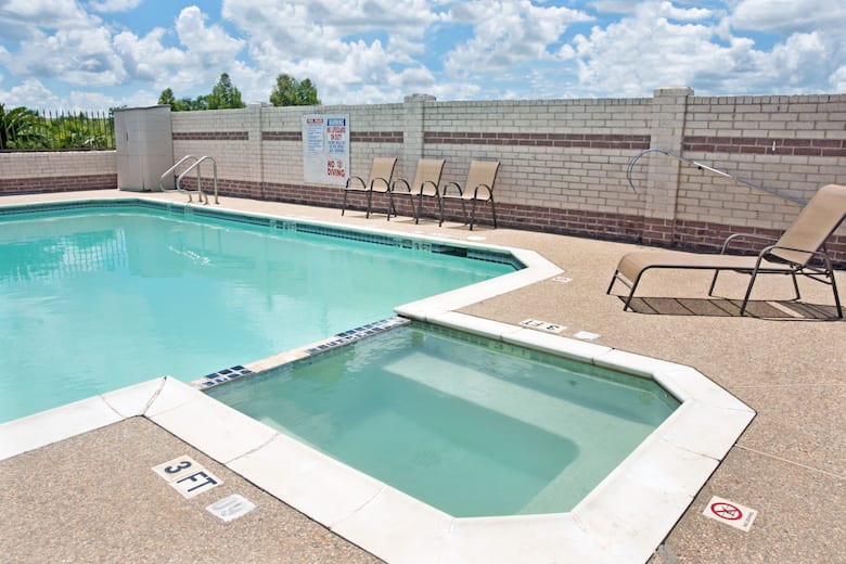 Days Inn El Campo Tx Hotels 77437 Pool At The Days Inn El Campo Tx In Texas