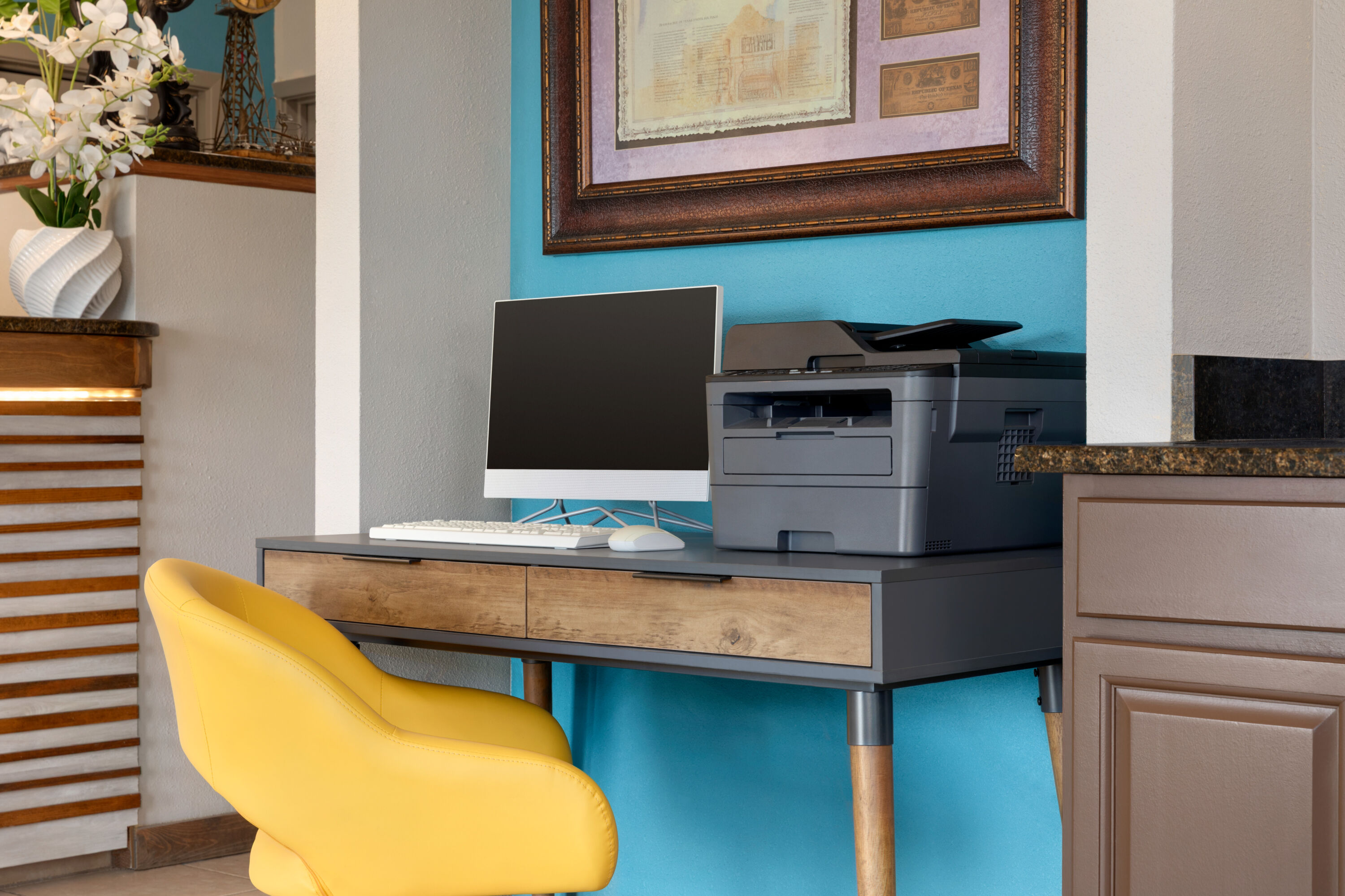 Days Inn by Wyndham Suites Fredericksburg business center in Fredericksburg, Texas