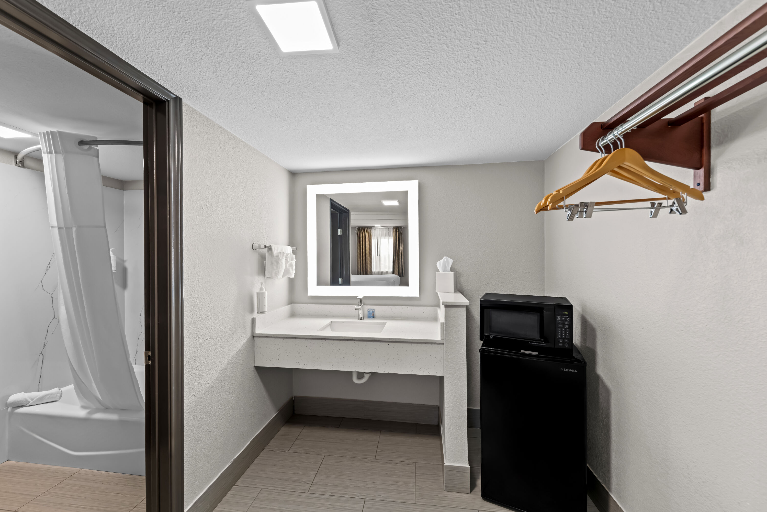 Guest room bath at the Days Inn by Wyndham Gainesville in Gainesville, Texas