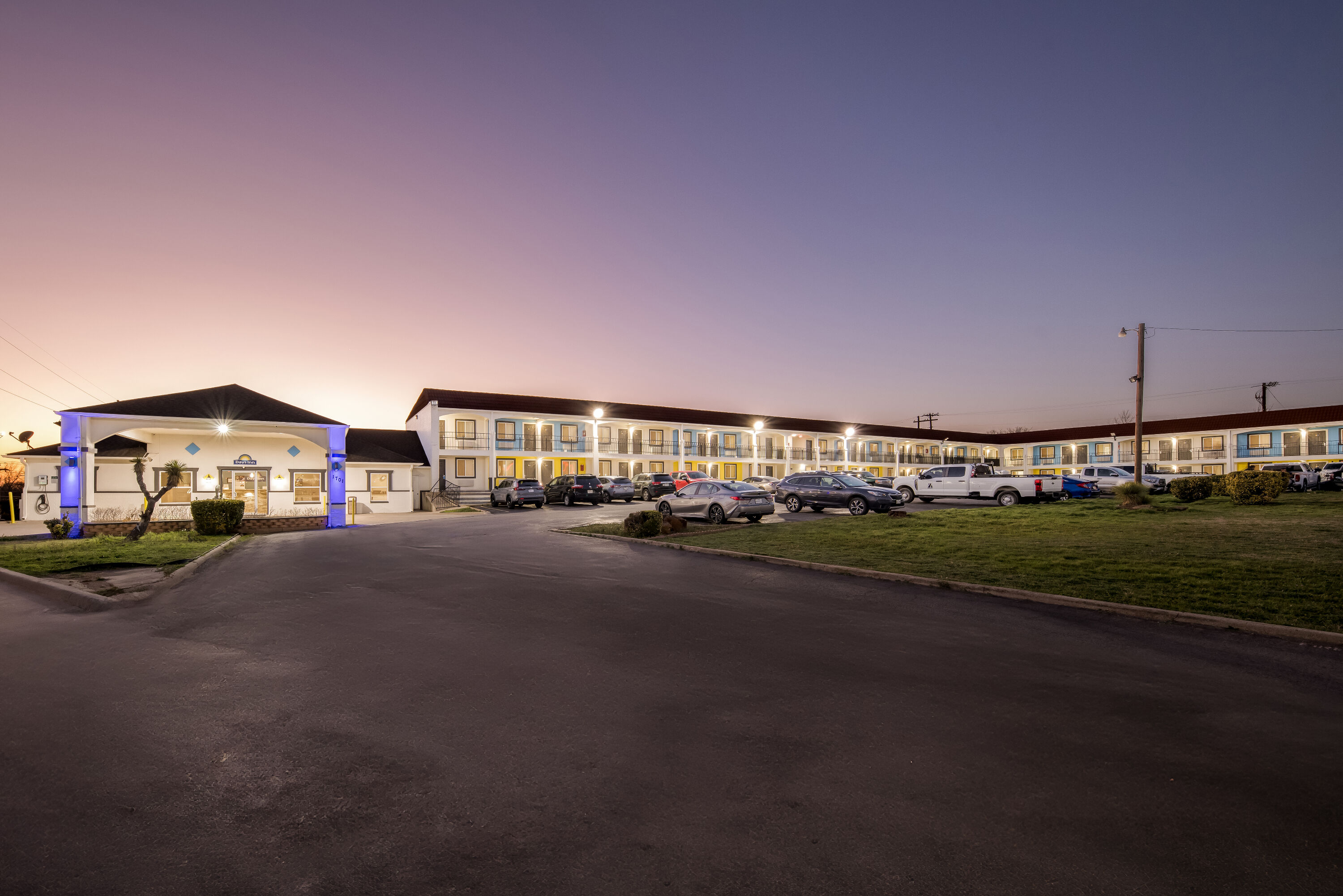 Exterior Dusk Image of Days Inn by Wyndham Gainesville hotel in Gainesville, Texas