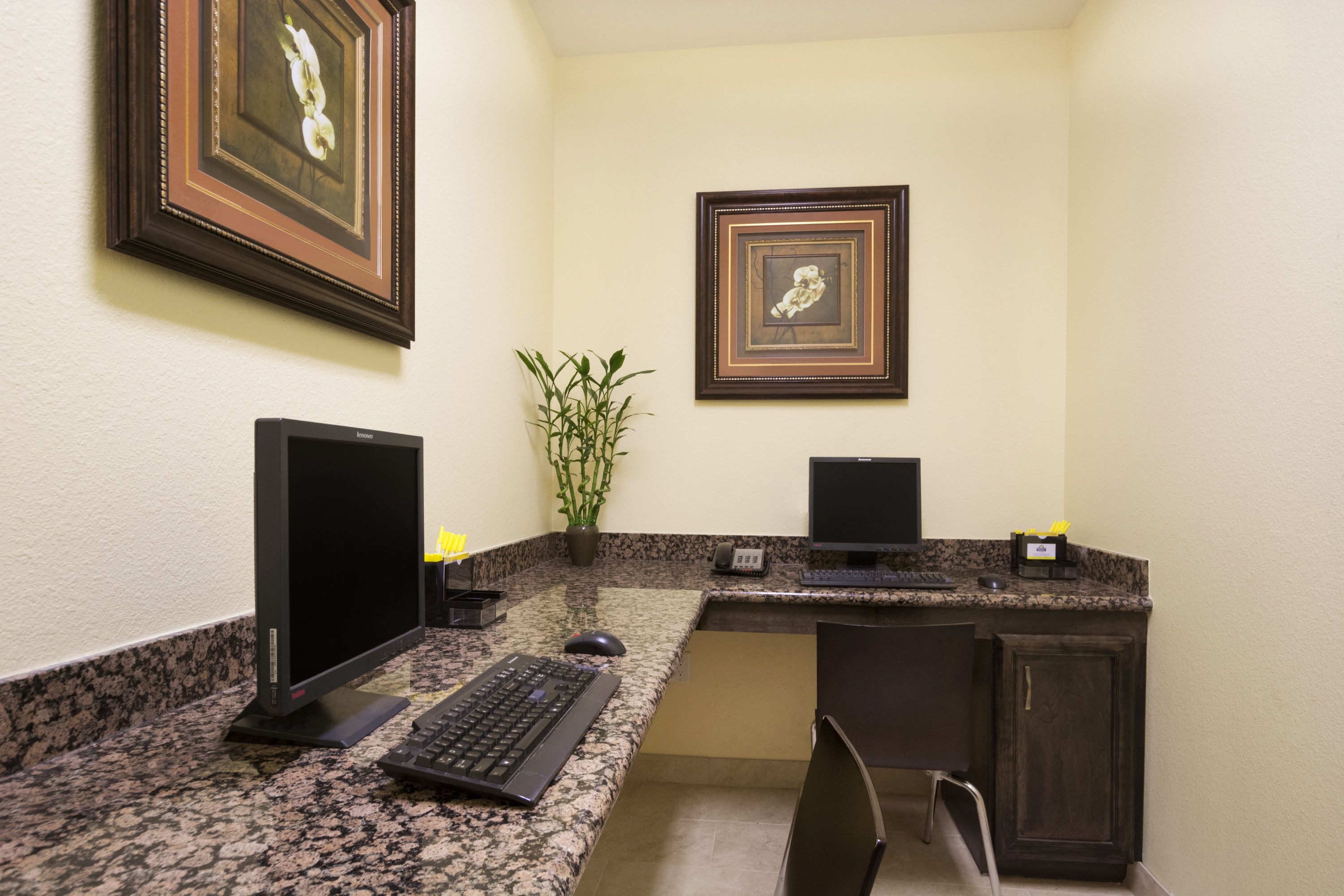 Days Inn Amp Suites By Wyndham Galveston West Seawall