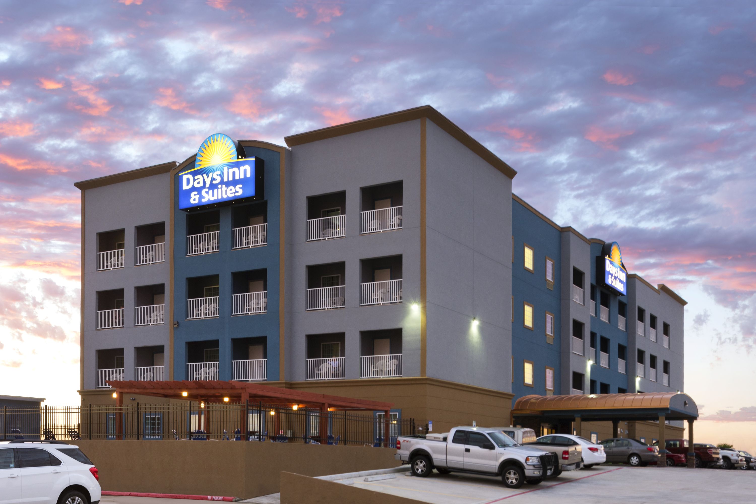 Days Inn Suites By Wyndham Galveston West Seawall