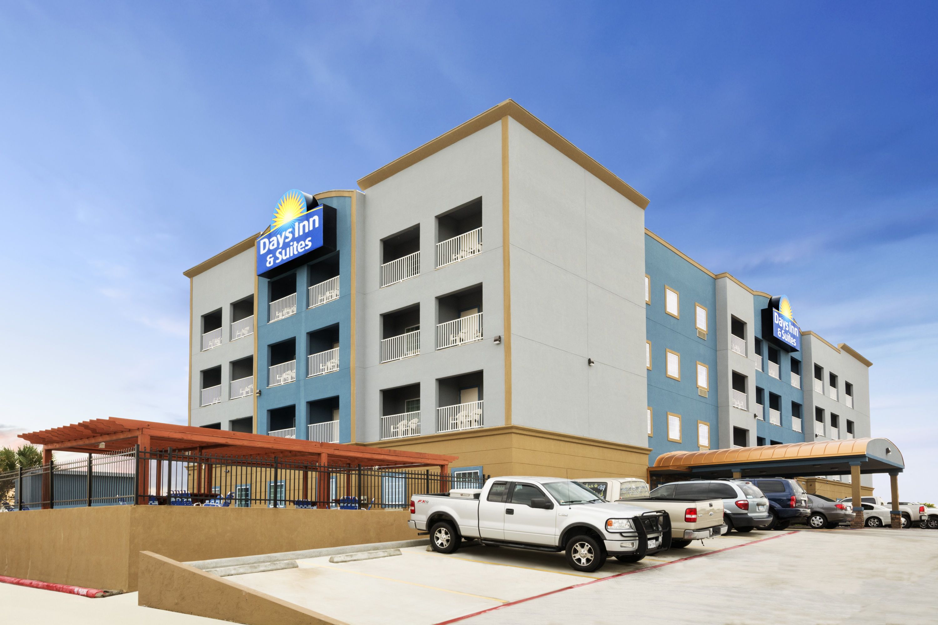 Days Inn Amp Suites By Wyndham Galveston West Seawall