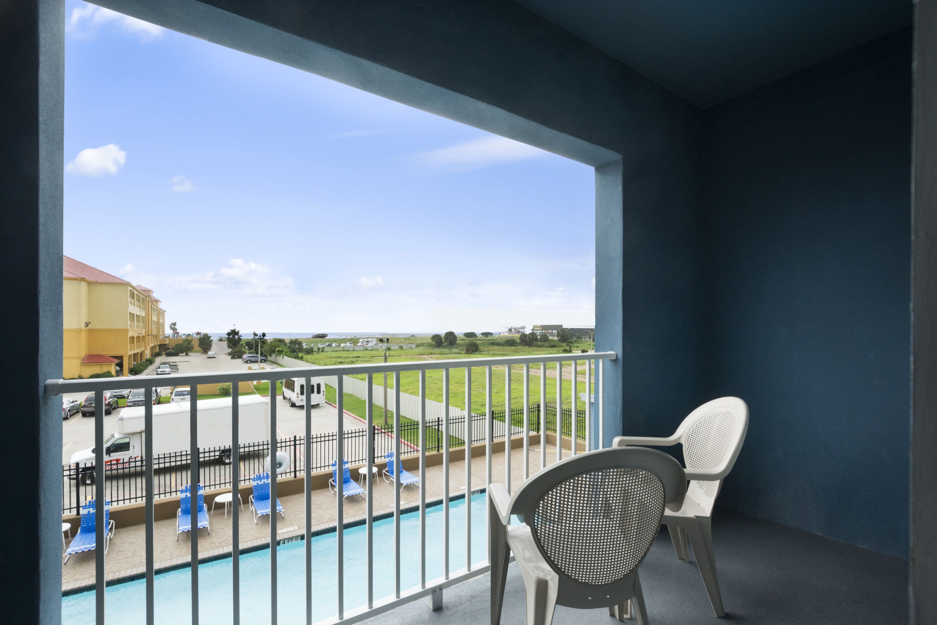 Days Inn Amp Suites By Wyndham Galveston West Seawall