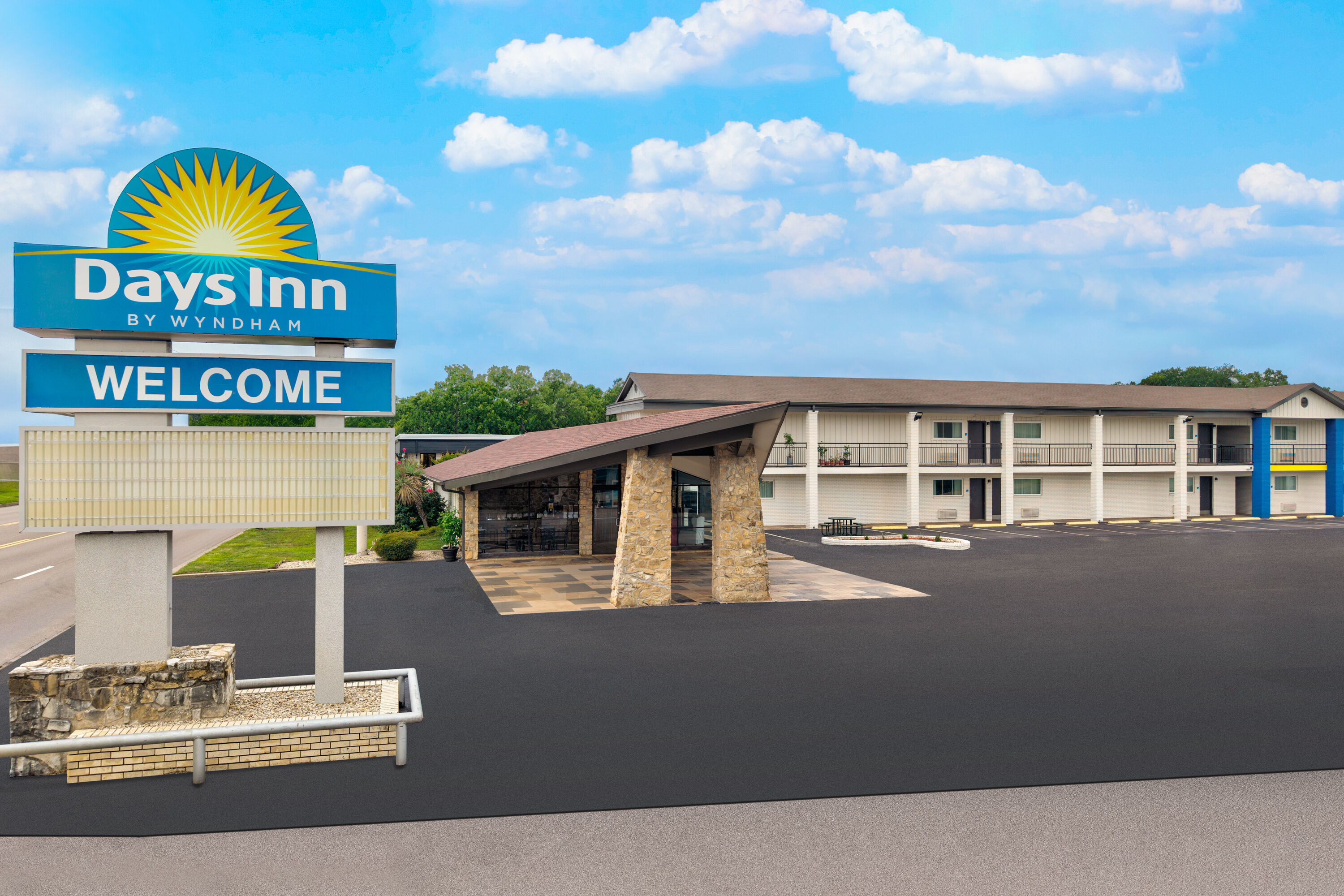 Exterior Day Image of Days Inn by Wyndham Gatesville hotel in Gatesville, Texas