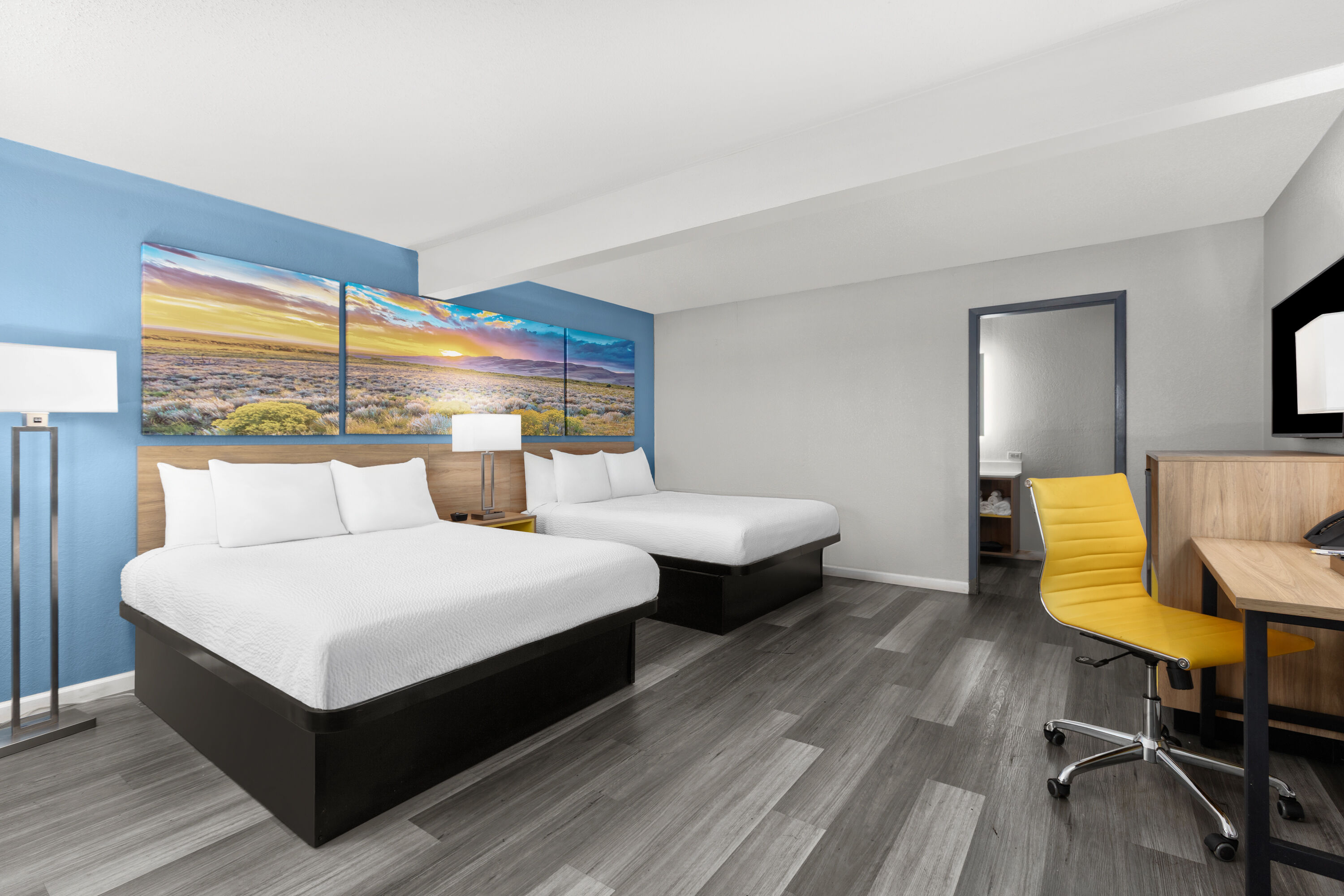 Guest room at the Days Inn by Wyndham Gatesville in Gatesville, Texas