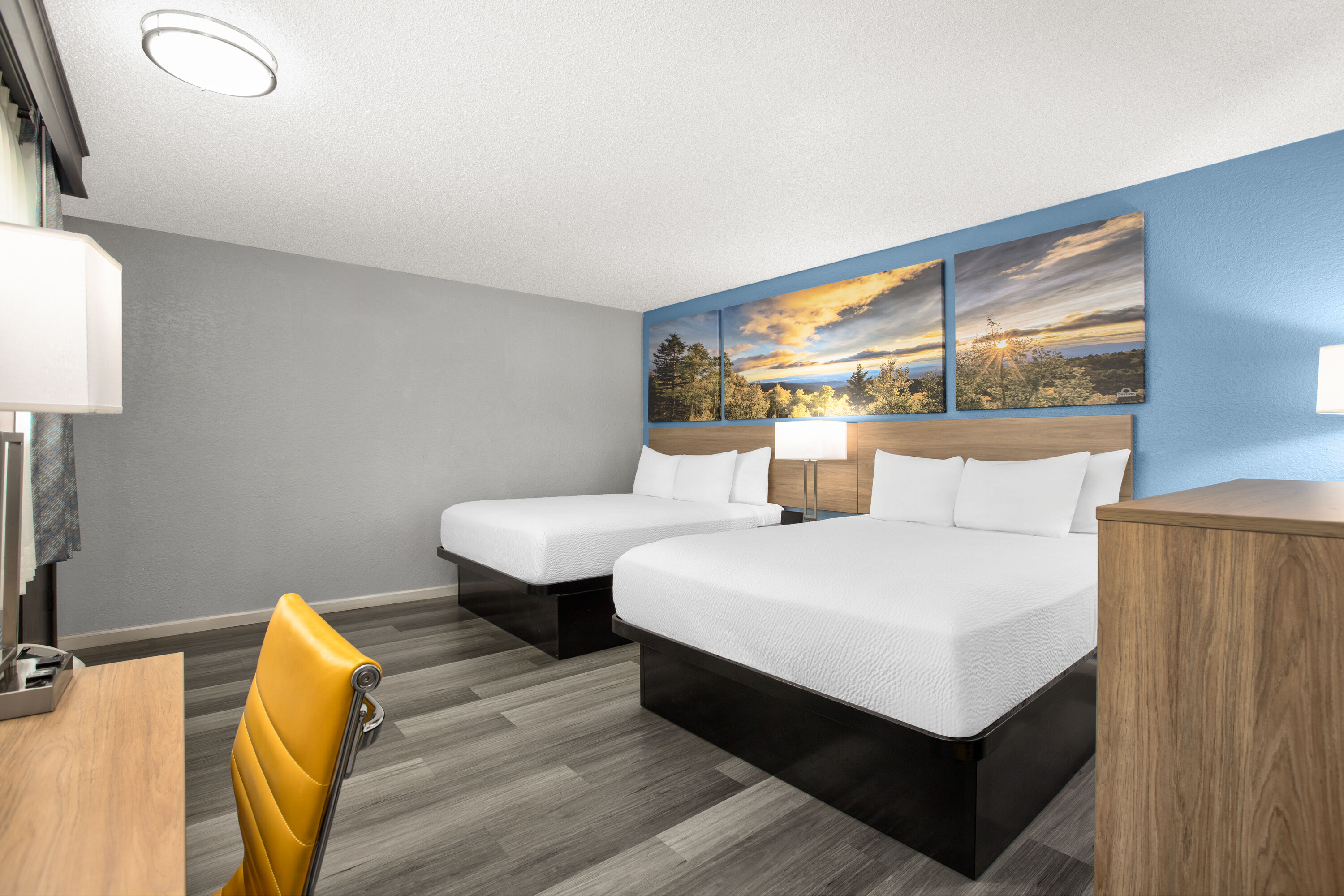 Guest room at the Days Inn by Wyndham Gatesville in Gatesville, Texas