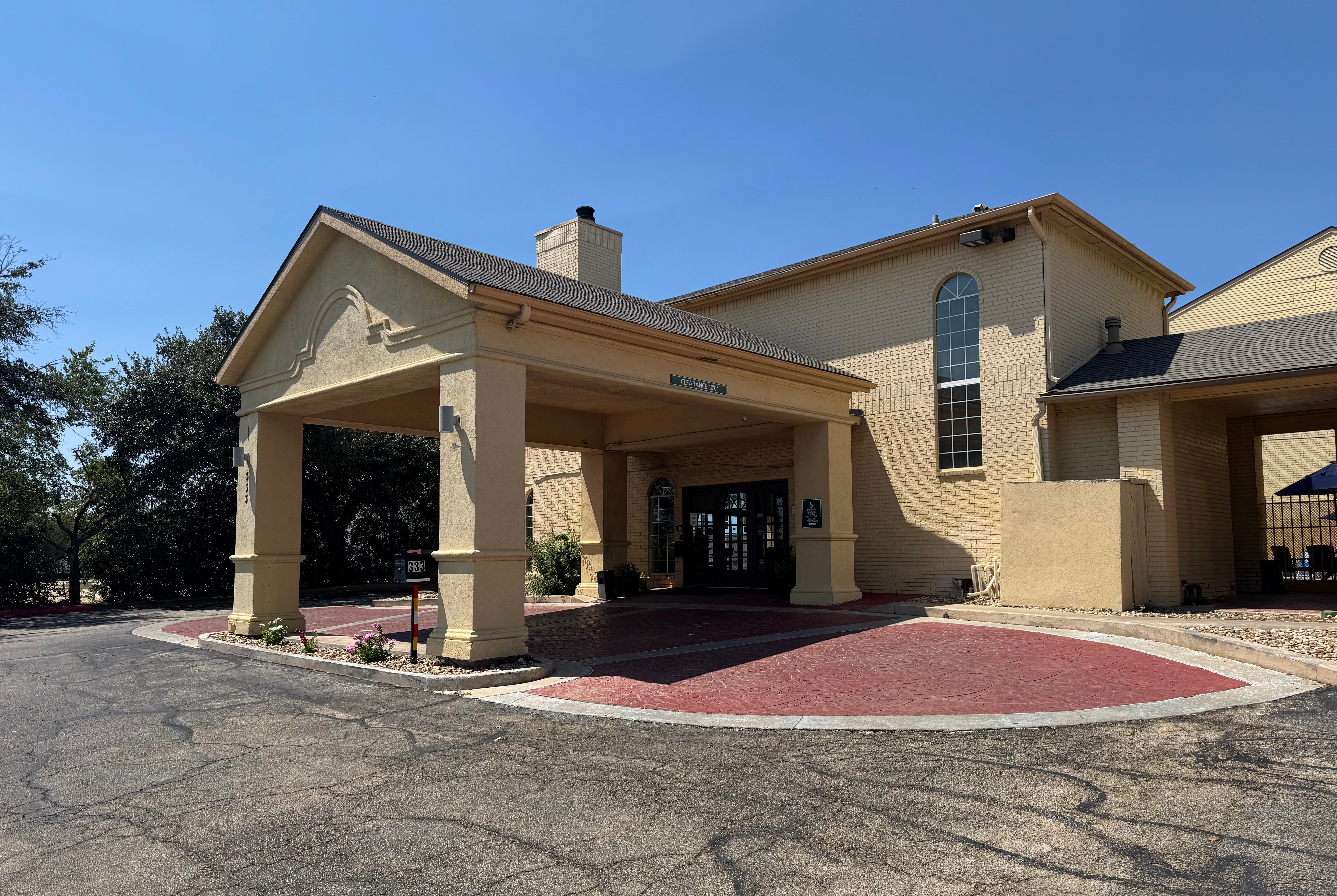 Front Exterior Image of Days Inn by Wyndham Georgetown hotel in Georgetown, Texas