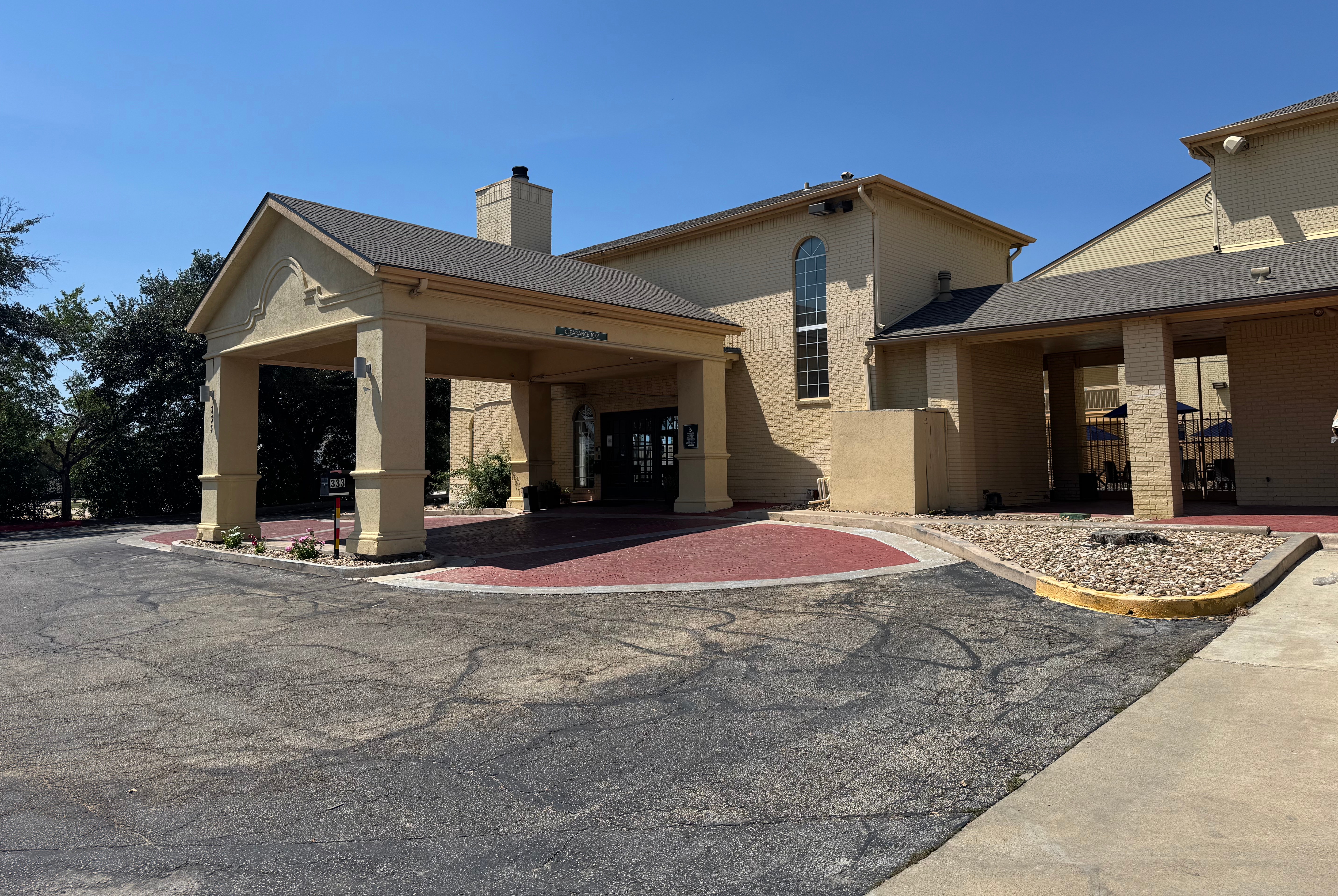 Front Exterior Image of Days Inn by Wyndham Georgetown hotel in Georgetown, Texas
