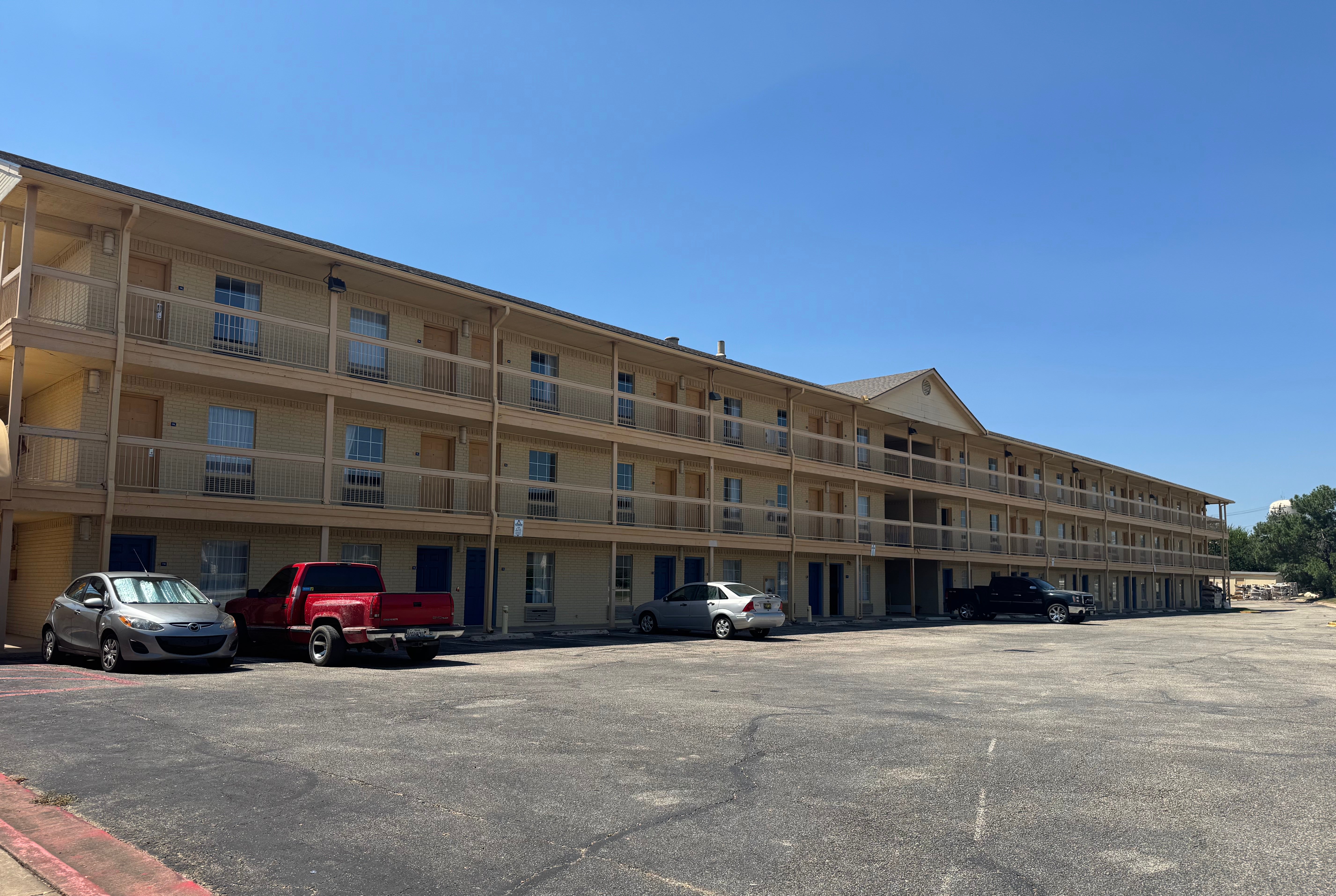 Back Exterior Image of Days Inn by Wyndham Georgetown hotel in Georgetown, Texas