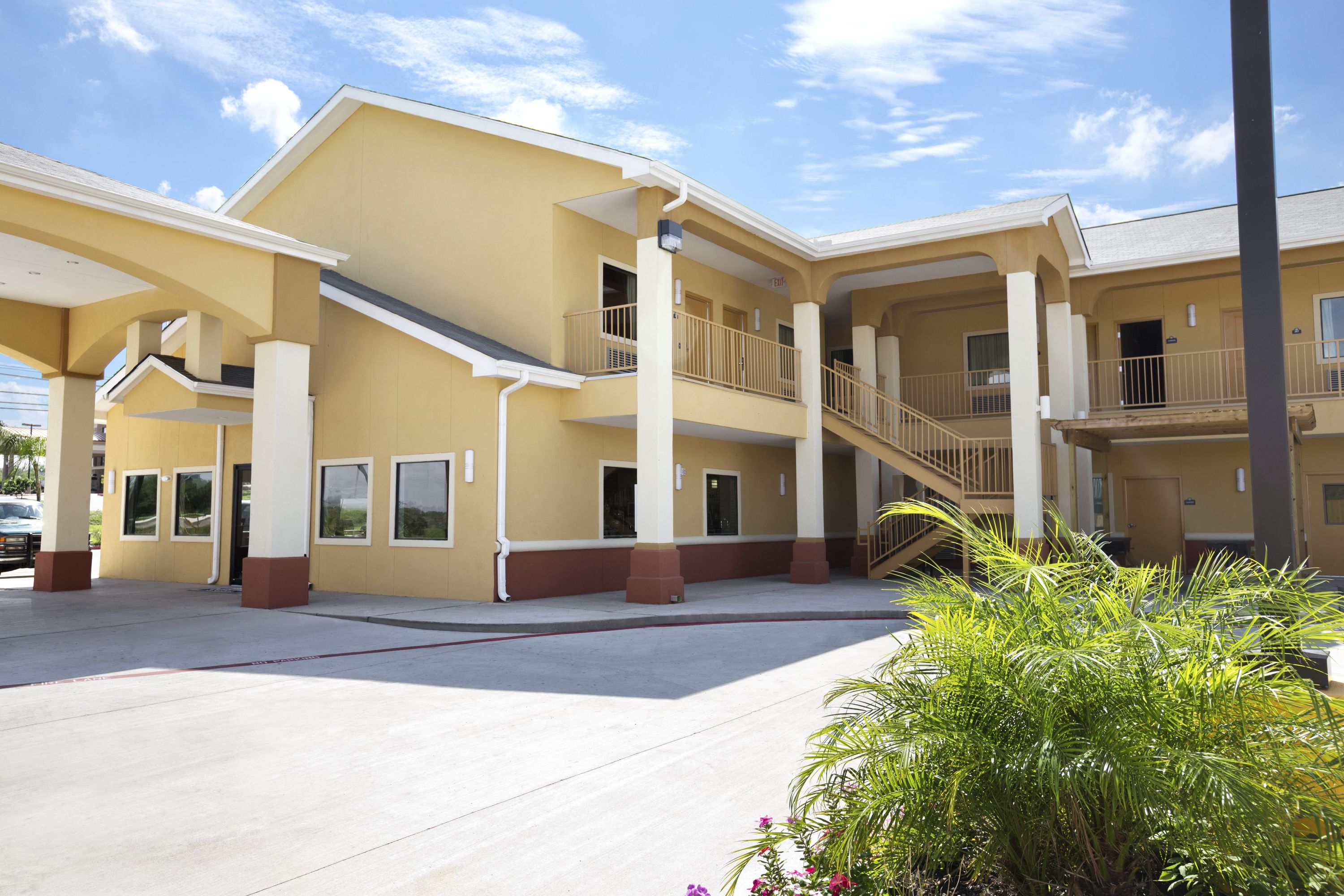 Exterior of Days Inn & Suites by Wyndham Gonzales TX hotel in Gonzales, Texas