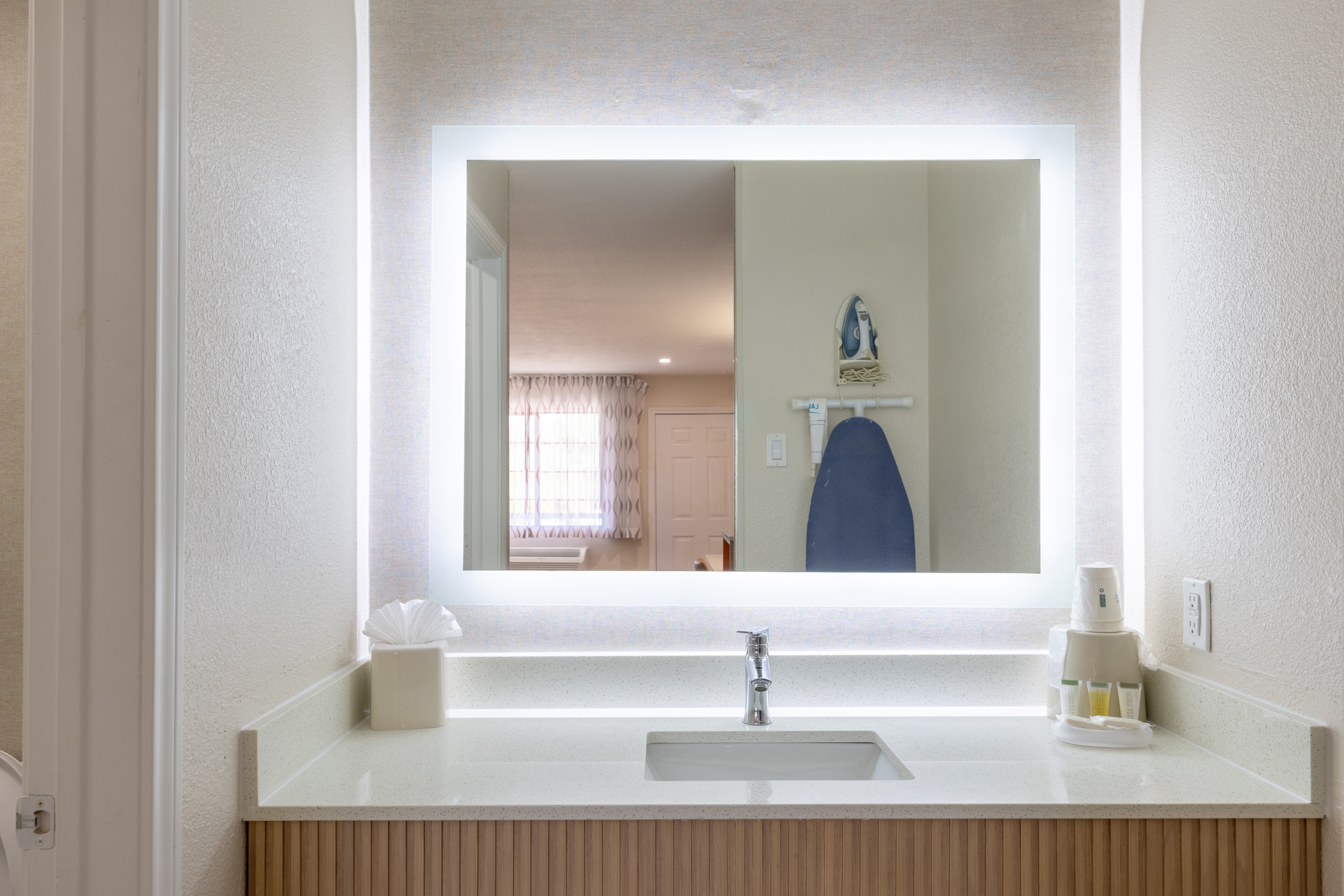 Guest room bath at the Days Inn by Wyndham Granbury in Granbury, Texas
