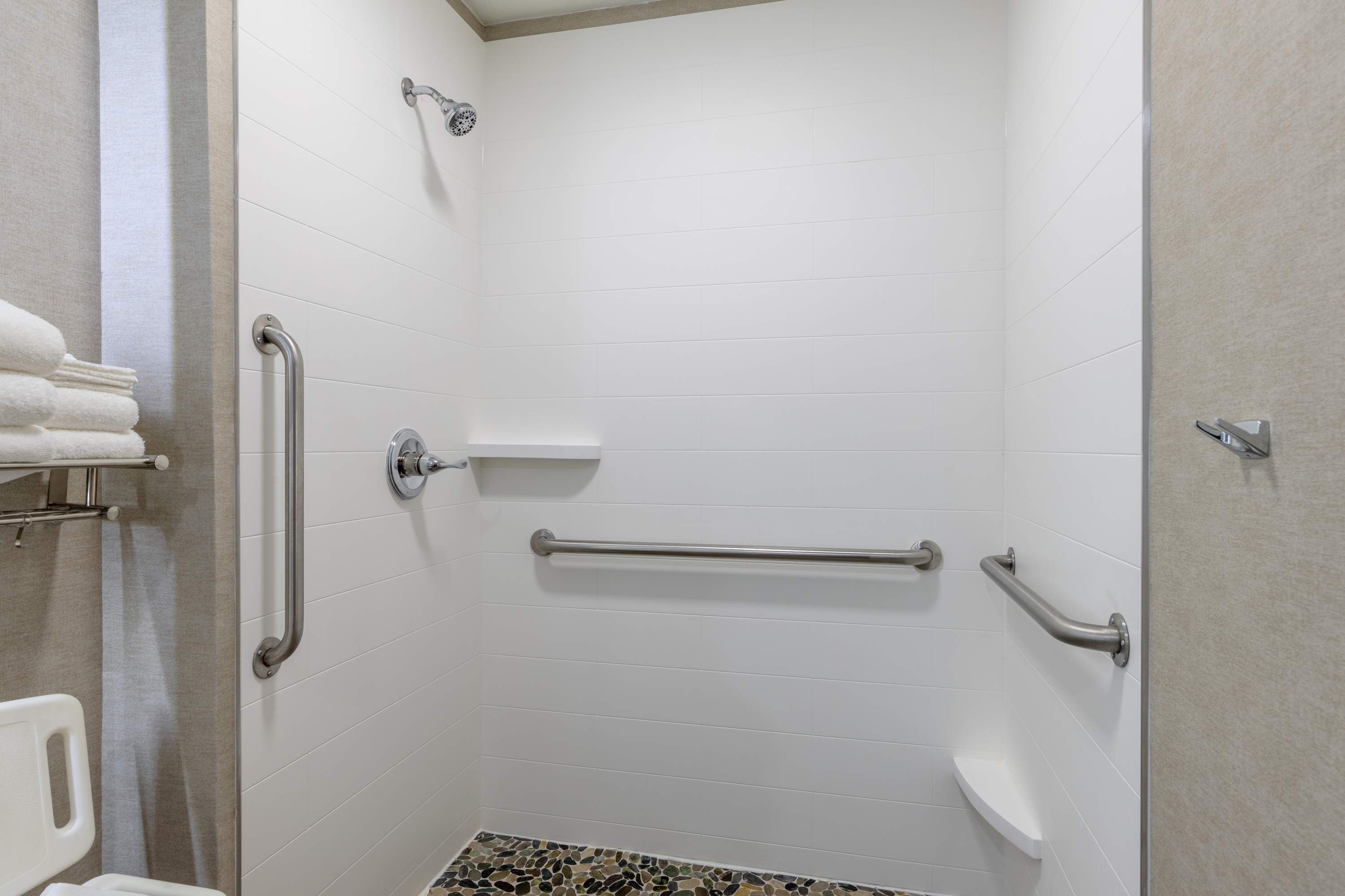 Guest room bath at the Days Inn by Wyndham Granbury in Granbury, Texas