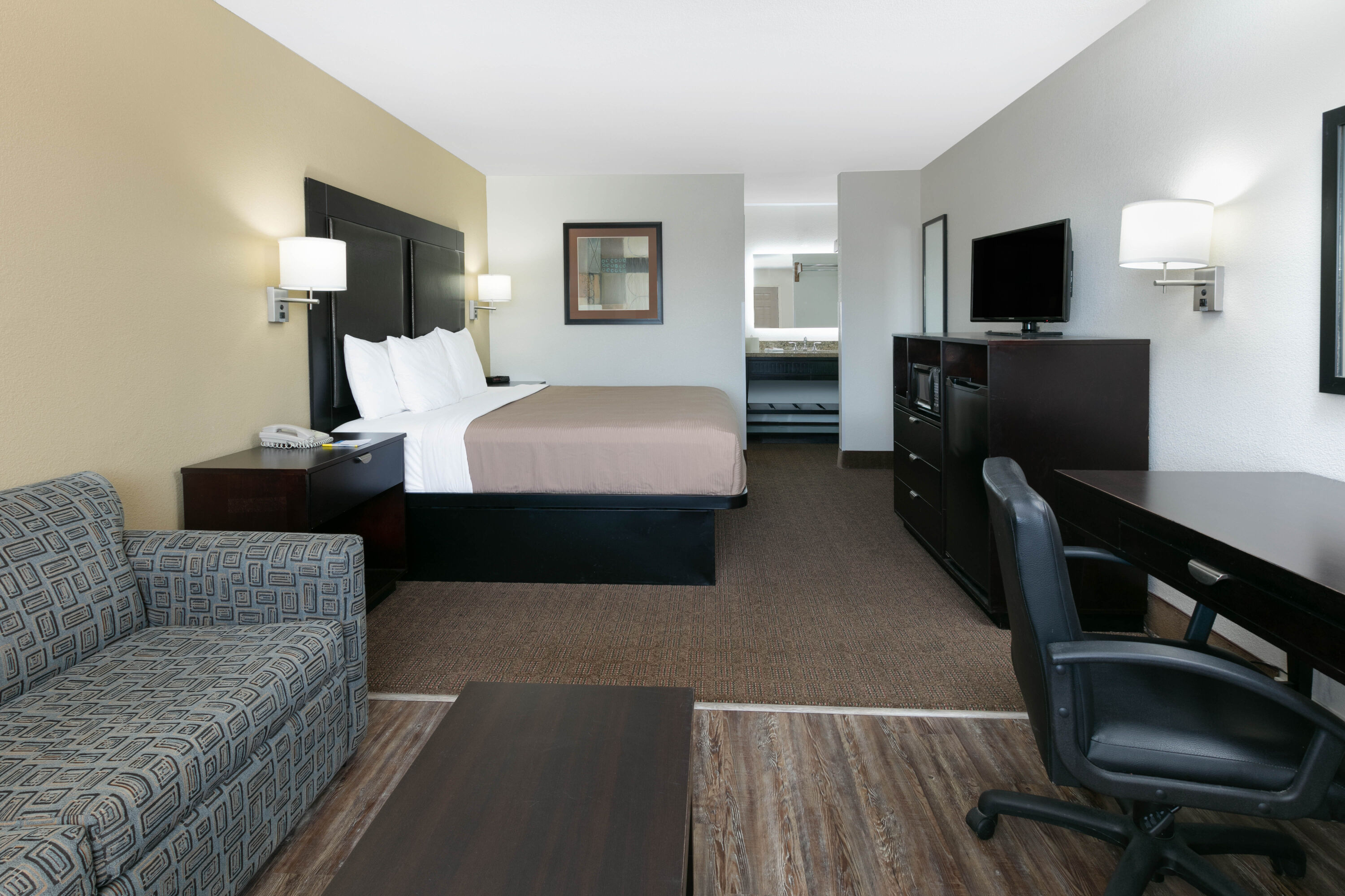 Days Inn by Wyndham Granbury suite in Granbury, Texas
