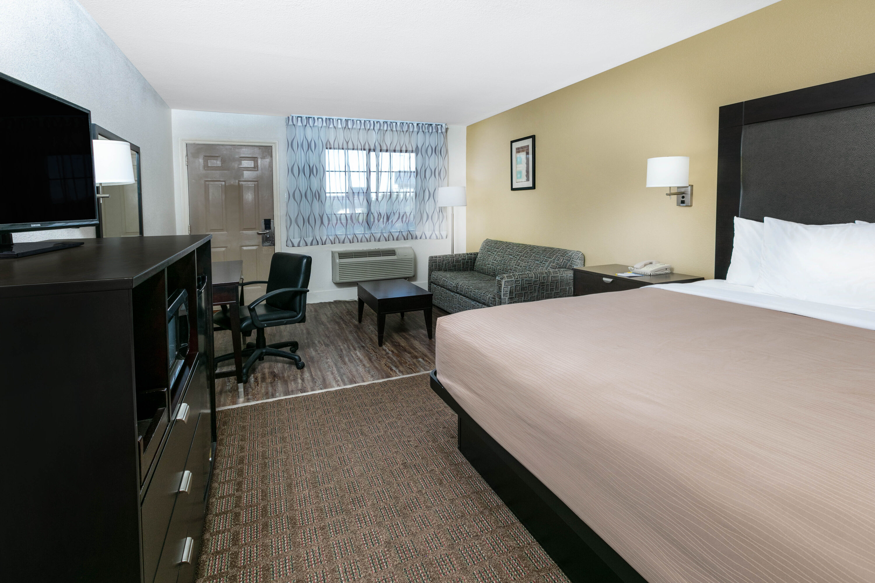 Days Inn by Wyndham Granbury suite in Granbury, Texas