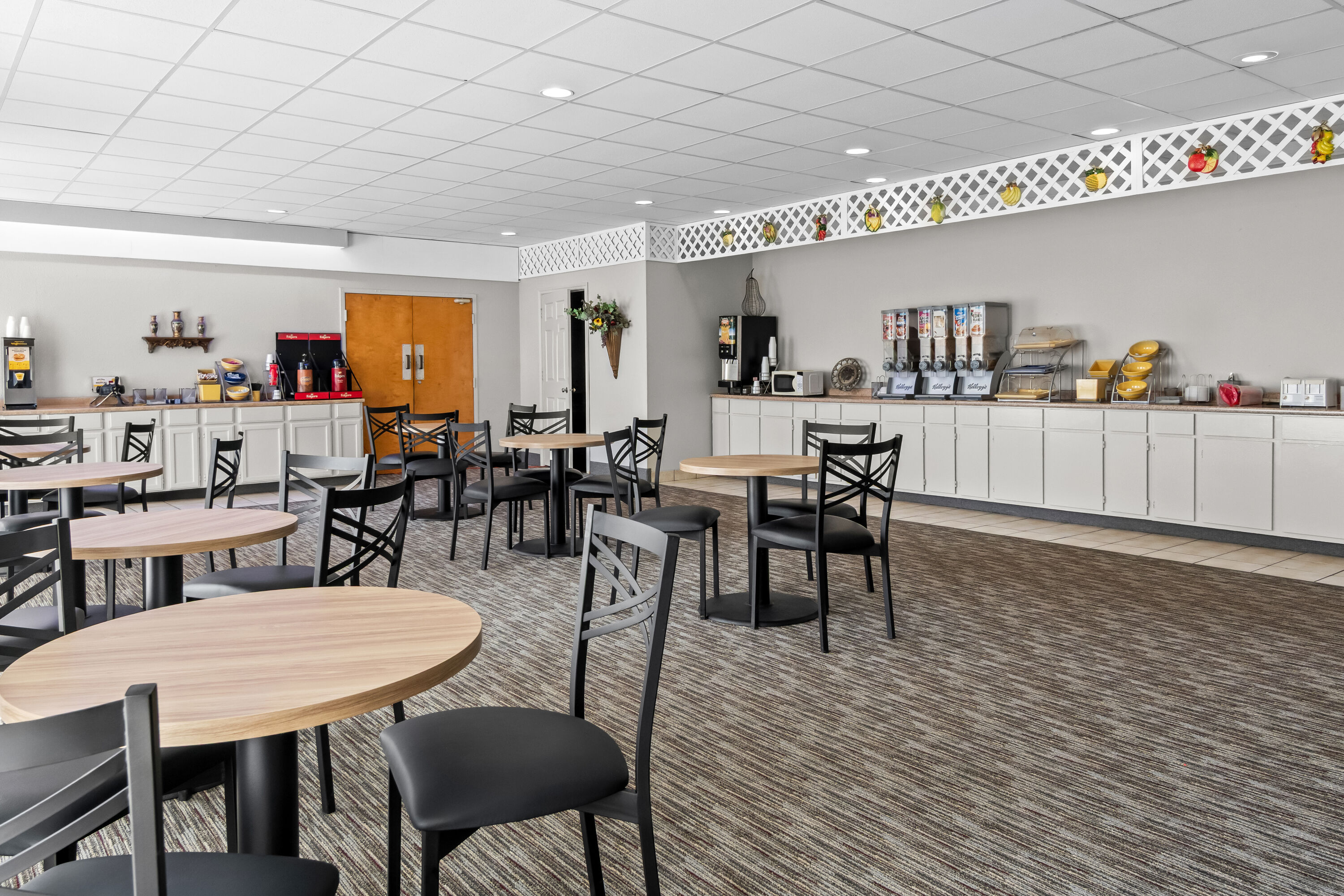 Days Inn by Wyndham Hillsboro TX restaurant breakfast area with seating in Hillsboro, Texas