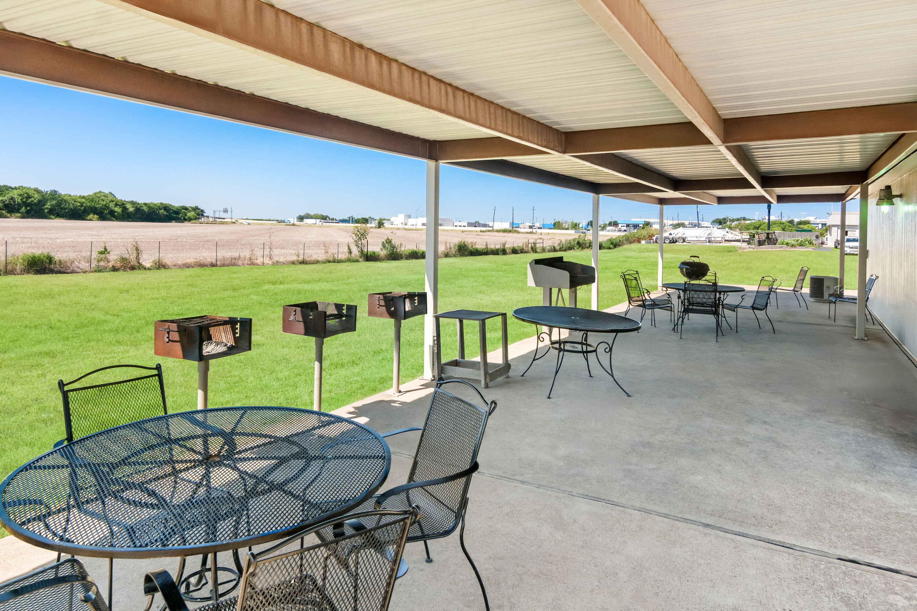 Exterior of Days Inn by Wyndham Hillsboro TX hotel in Hillsboro, Texas