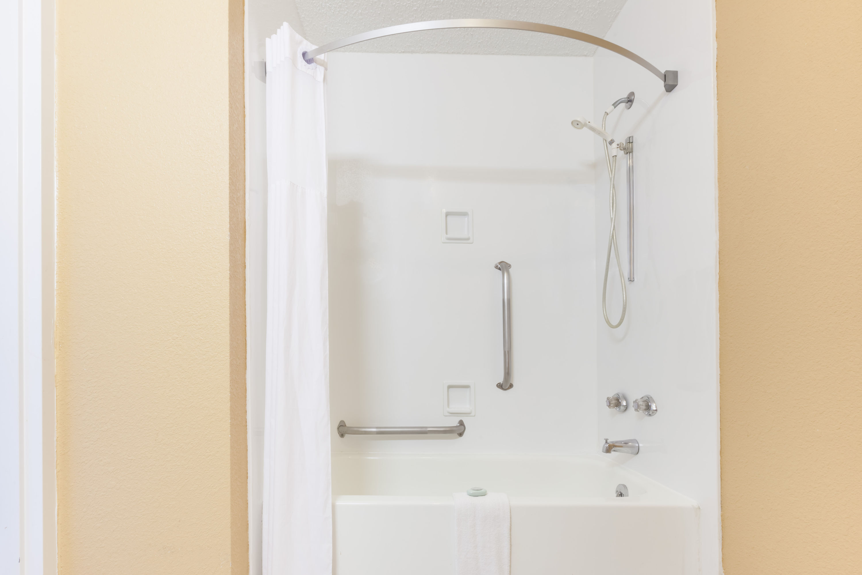 Guest room at the Days Inn by Wyndham Hillsboro TX in Hillsboro, Texas