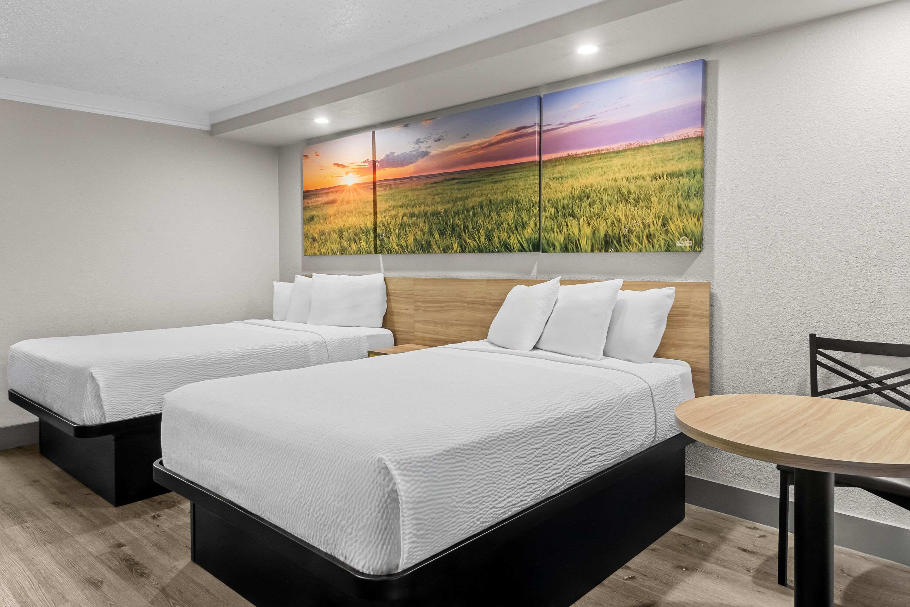 Double bed guest room at the Days Inn by Wyndham Hillsboro TX in Hillsboro, Texas