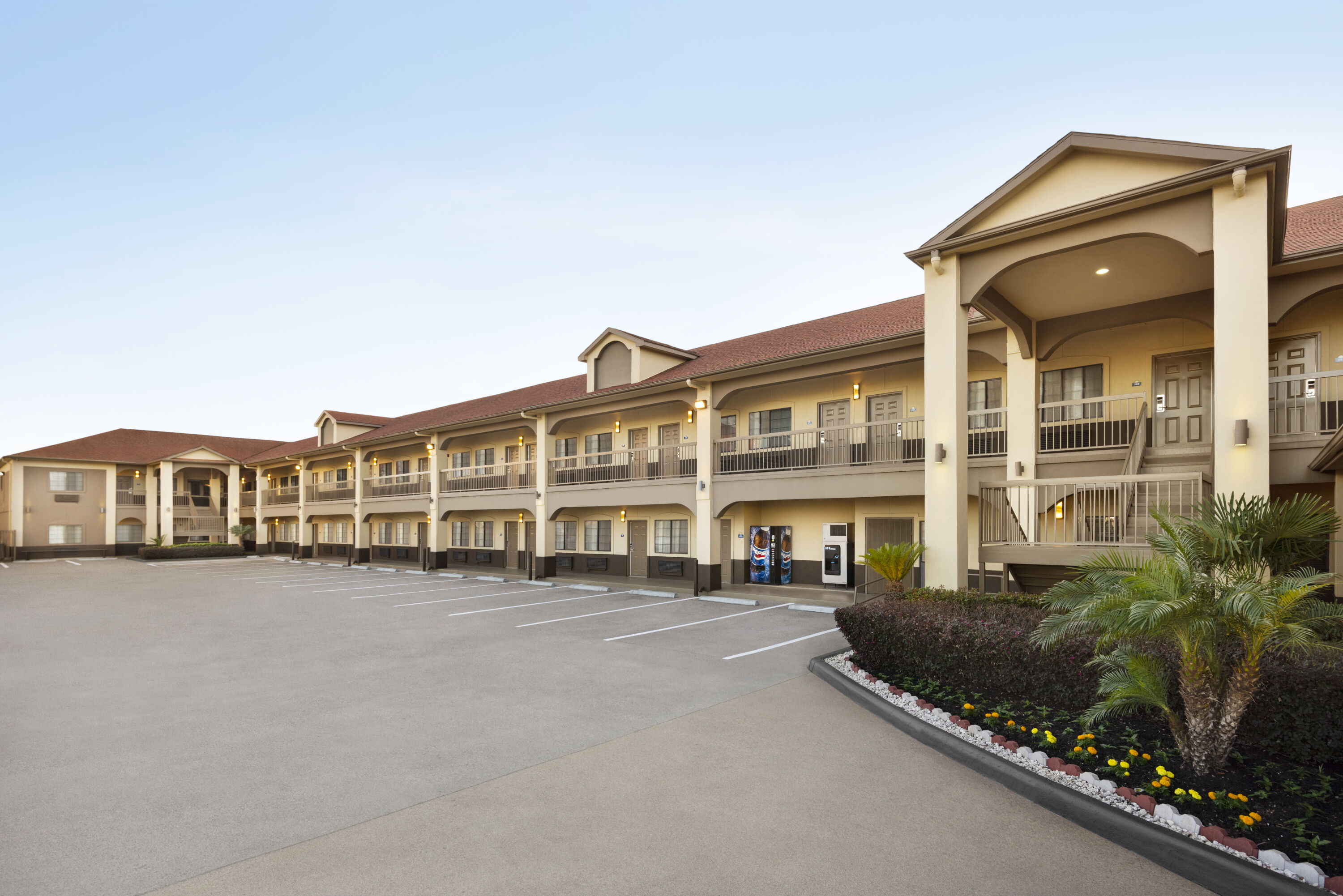 Days Inn Amp Suites By Wyndham Houston Hobby Airport