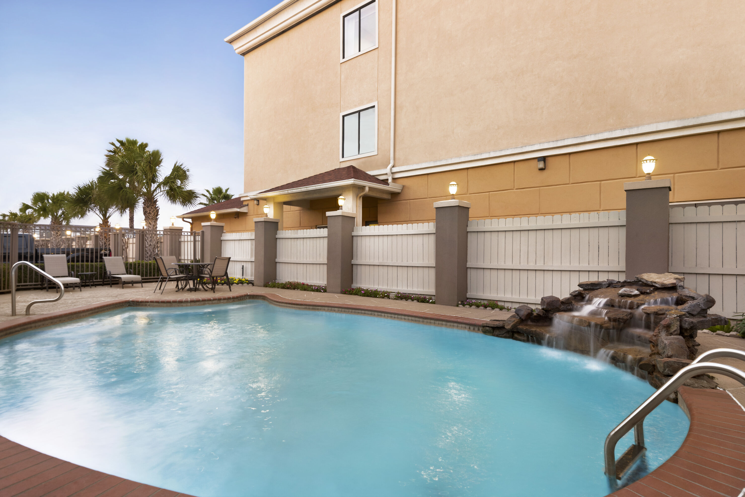 Days Inn & Suites by Wyndham Houston Hobby Airport Houston, TX Hotels