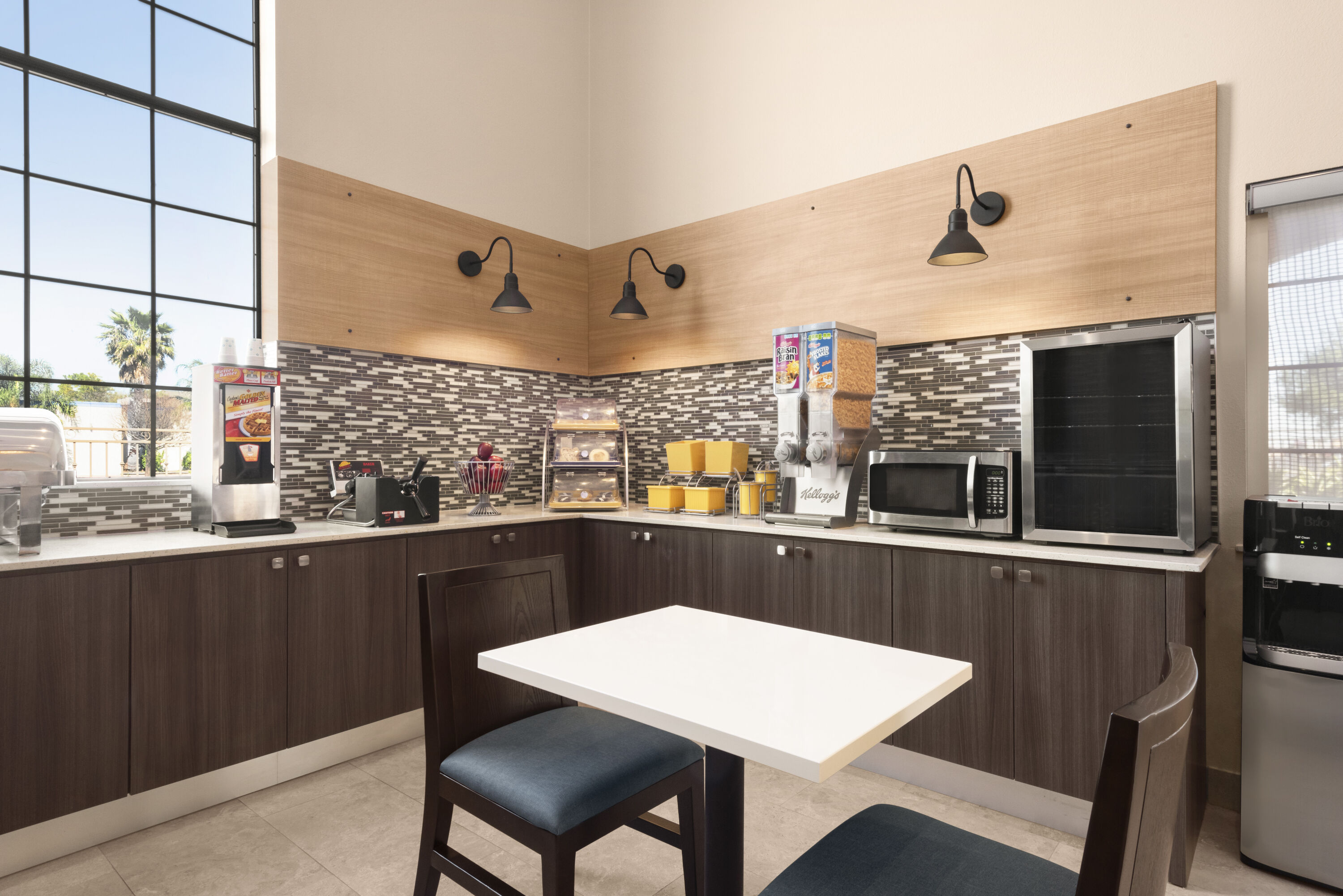 Days Inn Amp Suites By Wyndham Houston Hobby Airport