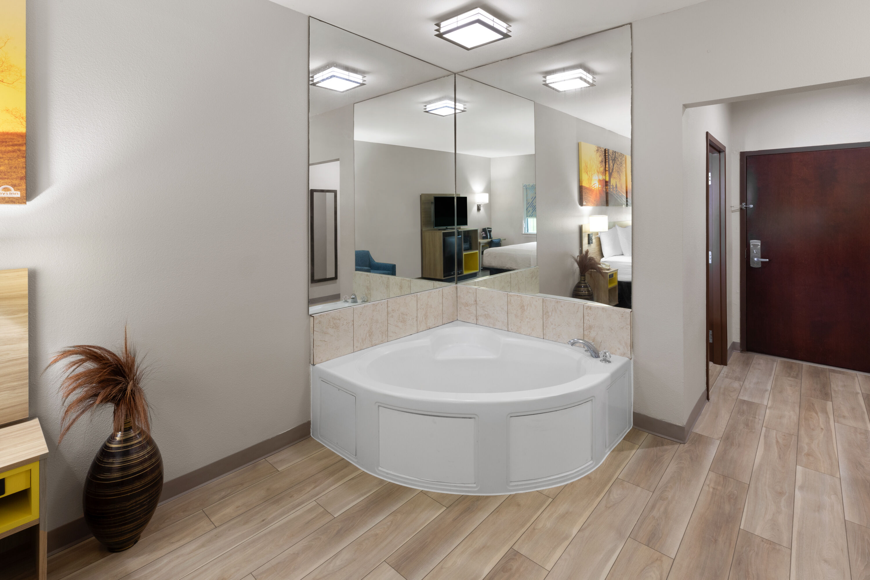 Days Inn & Suites by Wyndham Sam Houston Tollway hot tub suite in Houston, Texas