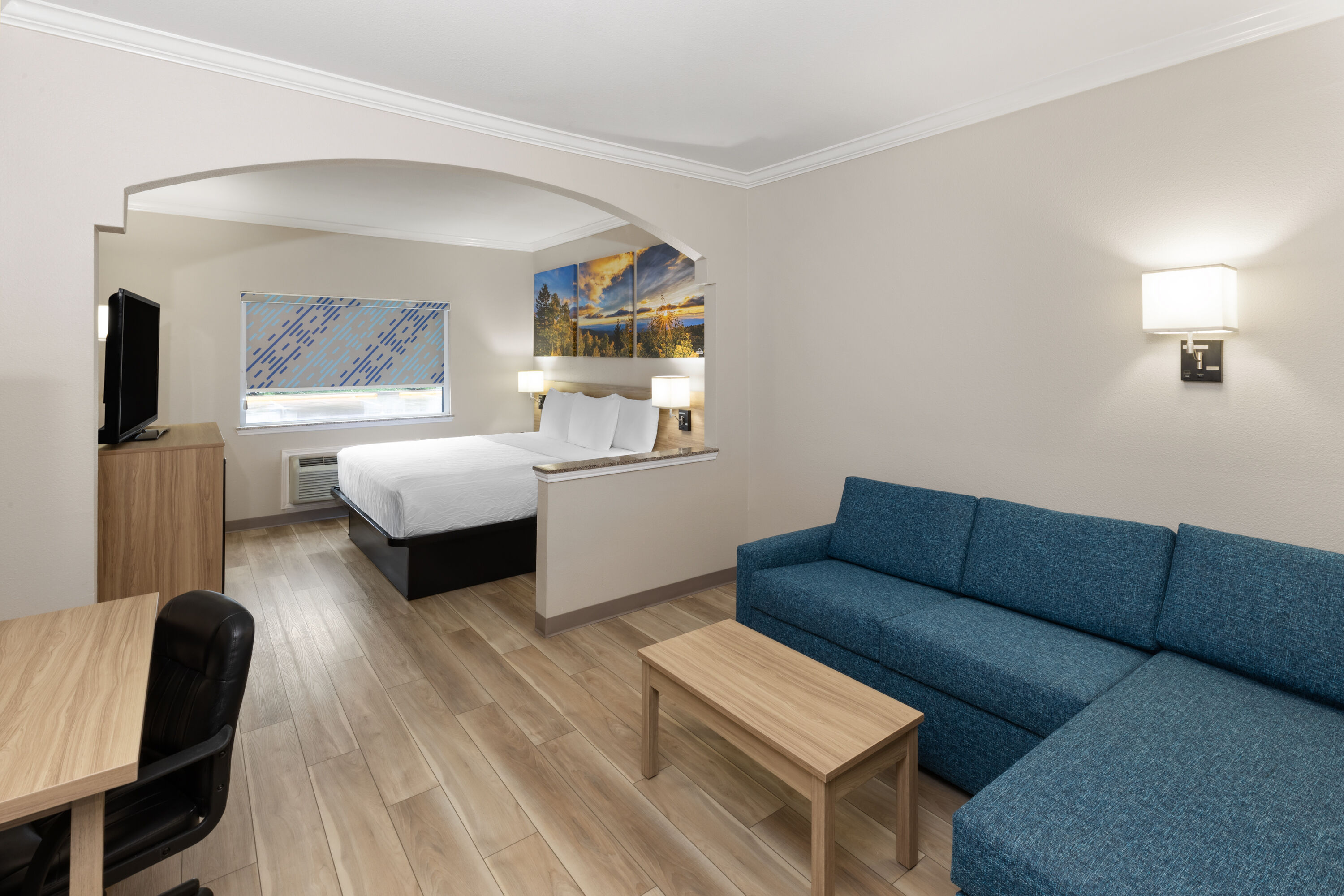 Days Inn & Suites by Wyndham Sam Houston Tollway suite in Houston, Texas