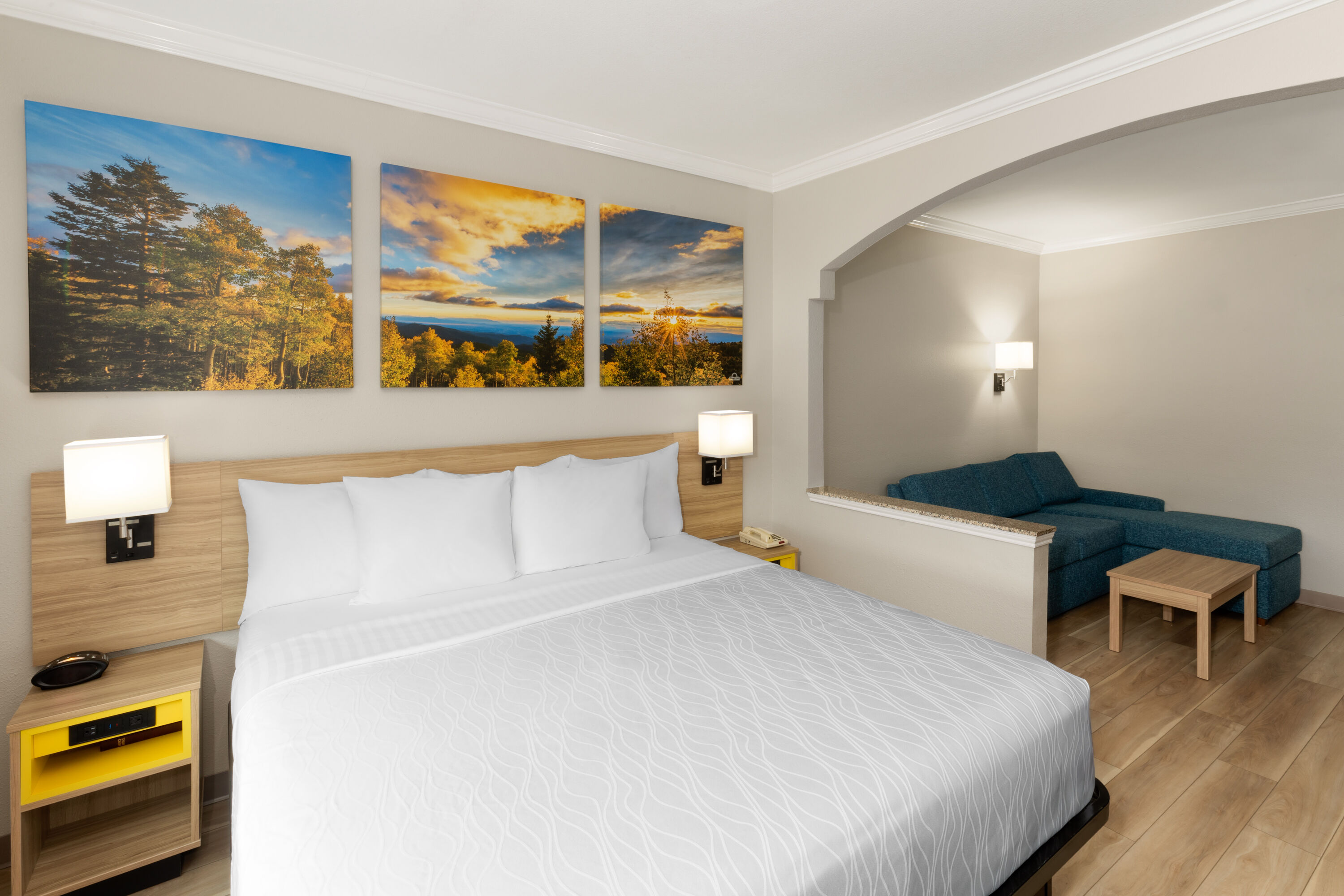 Days Inn & Suites by Wyndham Sam Houston Tollway suite in Houston, Texas