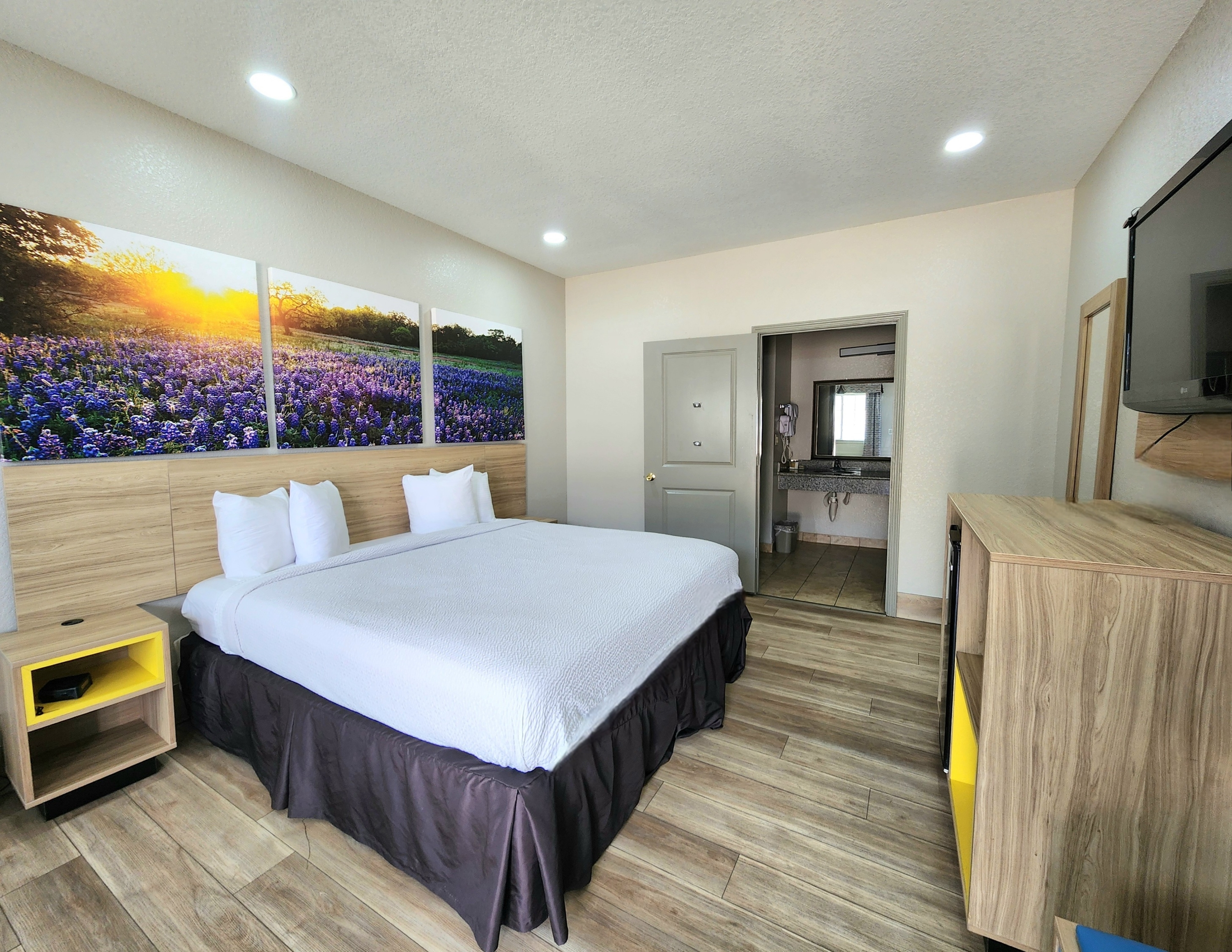 Guest room at the Days Inn by Wyndham Kenedy/Karnes City in Kenedy, Texas