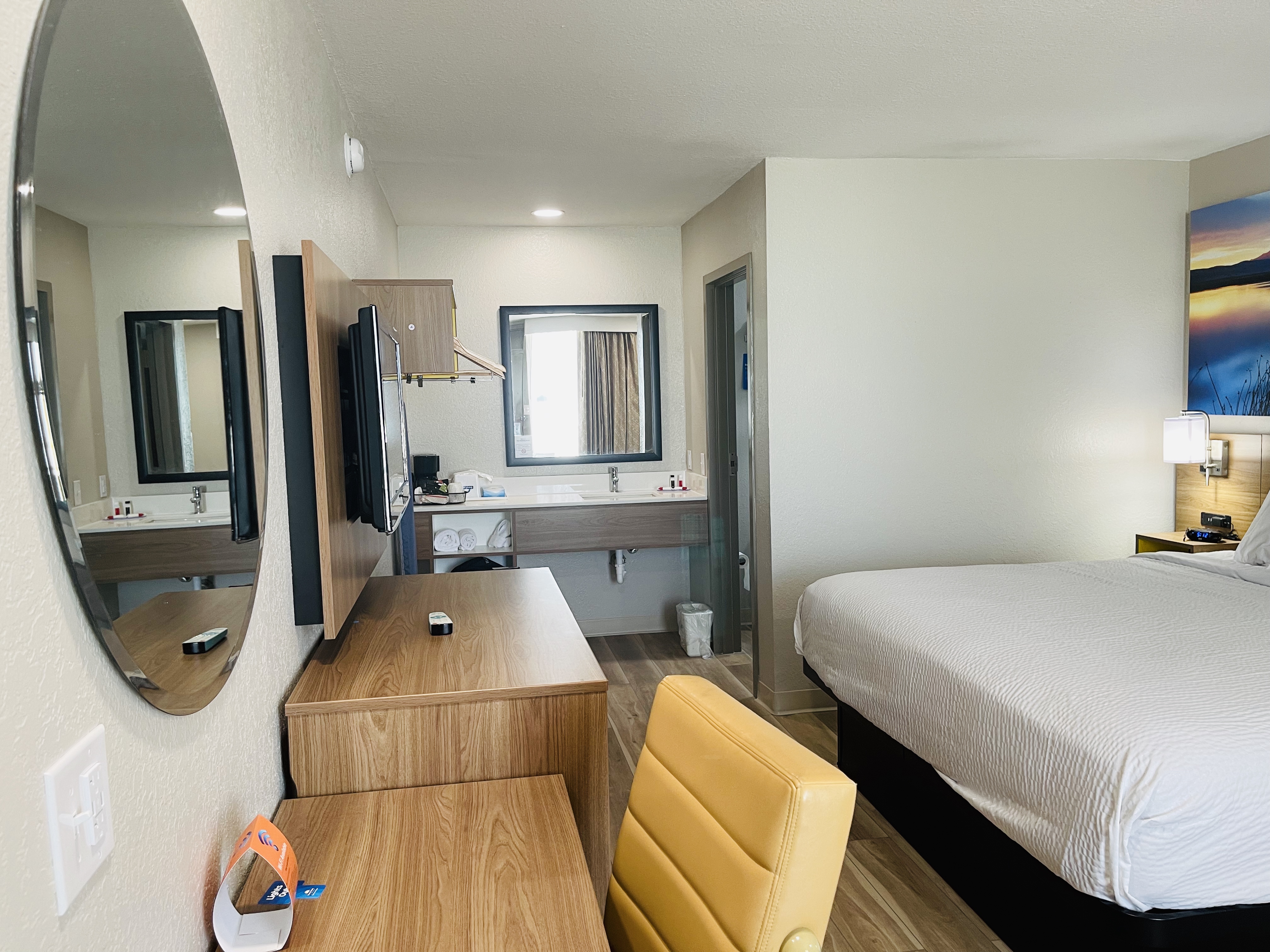 Guest room at the Days Inn by Wyndham Killeen Fort Hood in Killeen, Texas