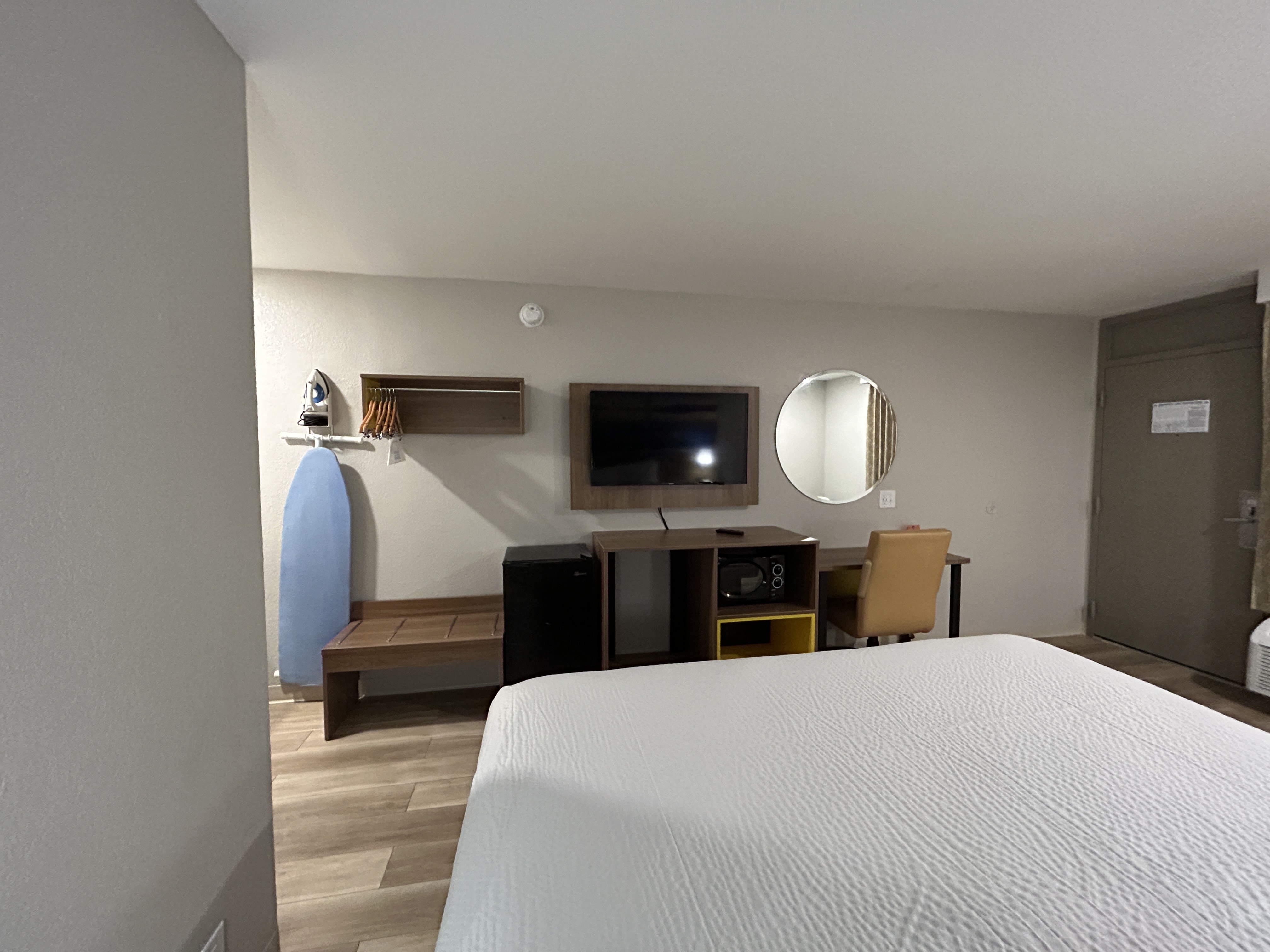 Guest room at the Days Inn by Wyndham Killeen Fort Hood in Killeen, Texas