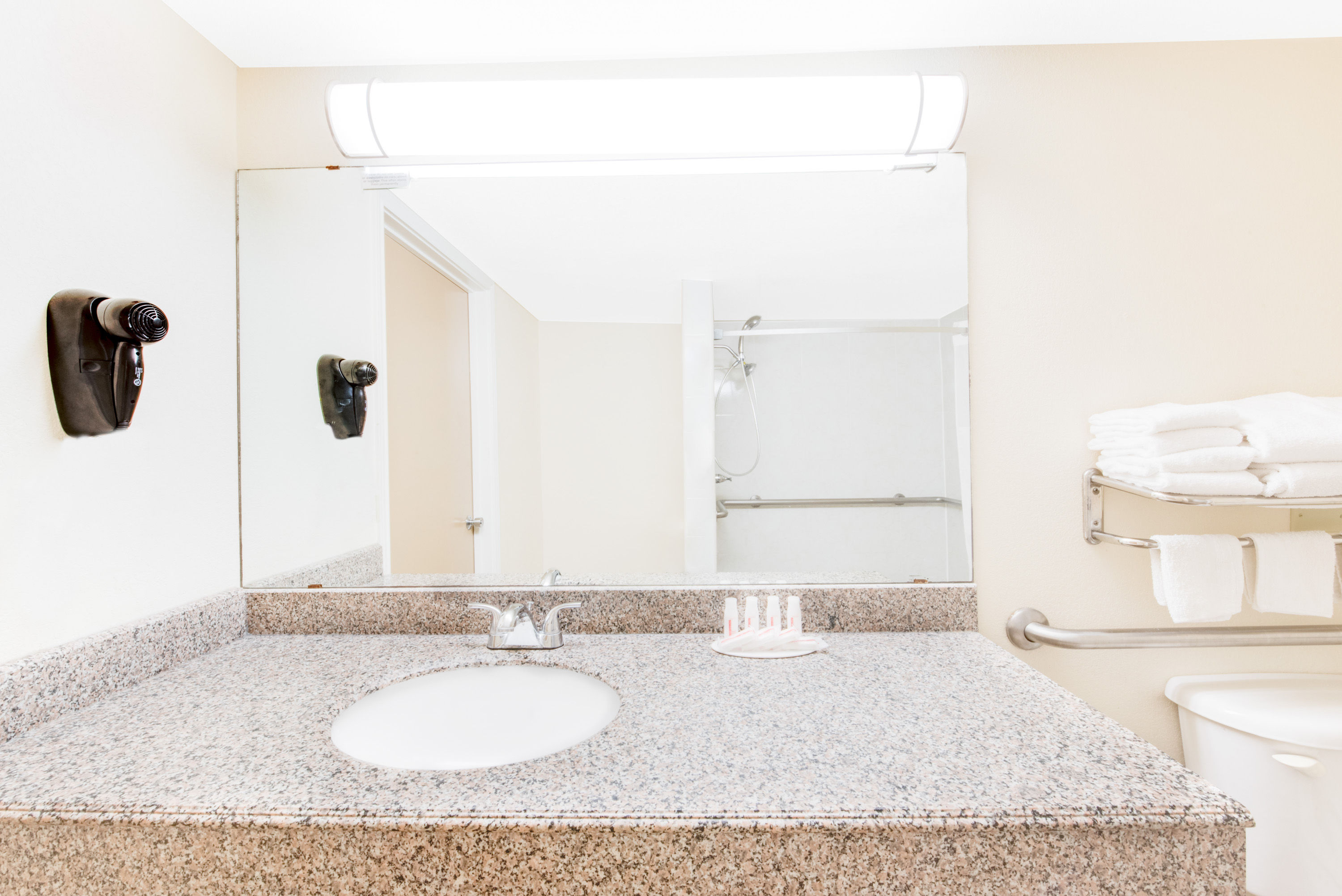Guest room at the Days Inn & Suites by Wyndham Laredo in Laredo, Texas