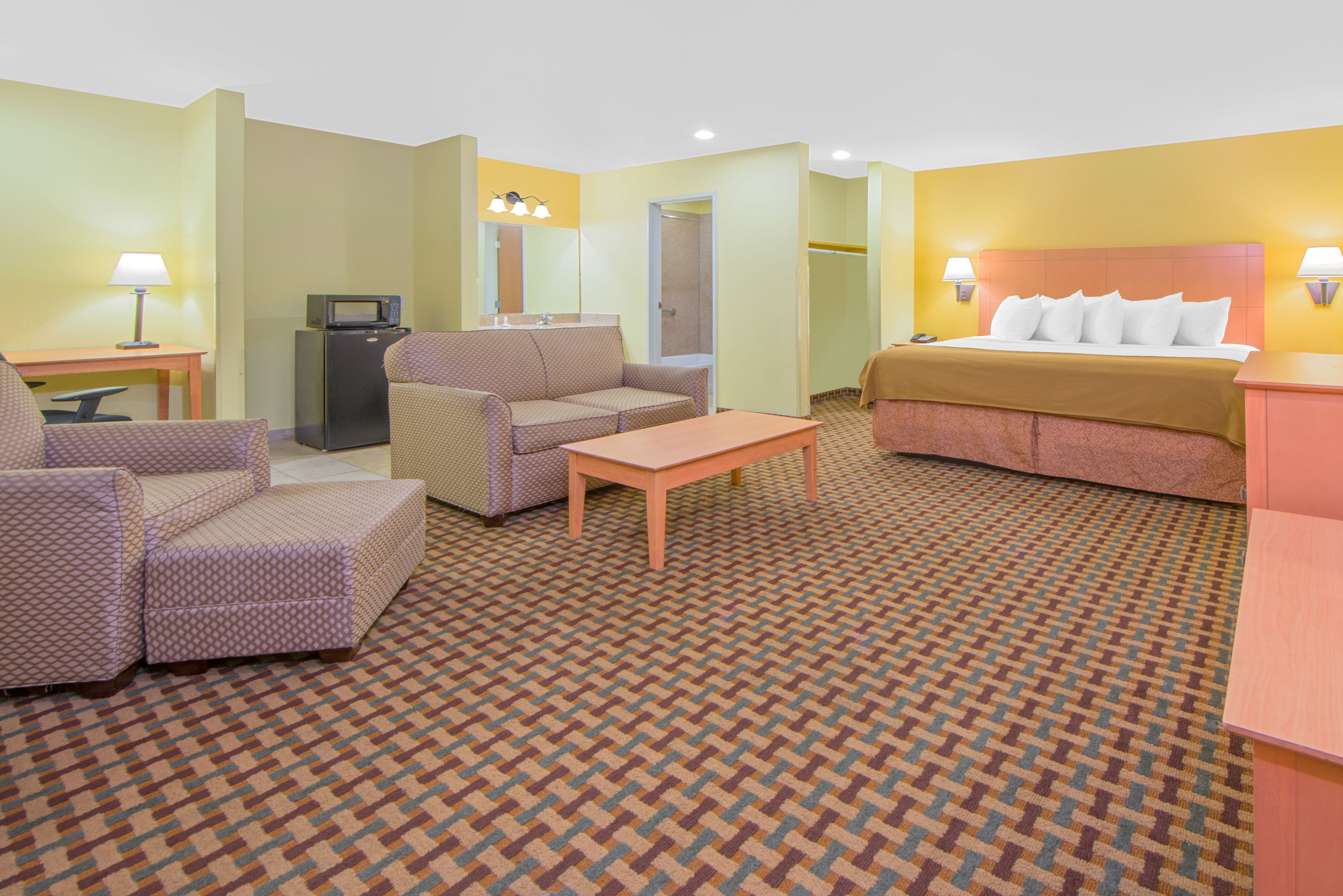 Days Inn by Wyndham Lubbock South suite in Lubbock, Texas