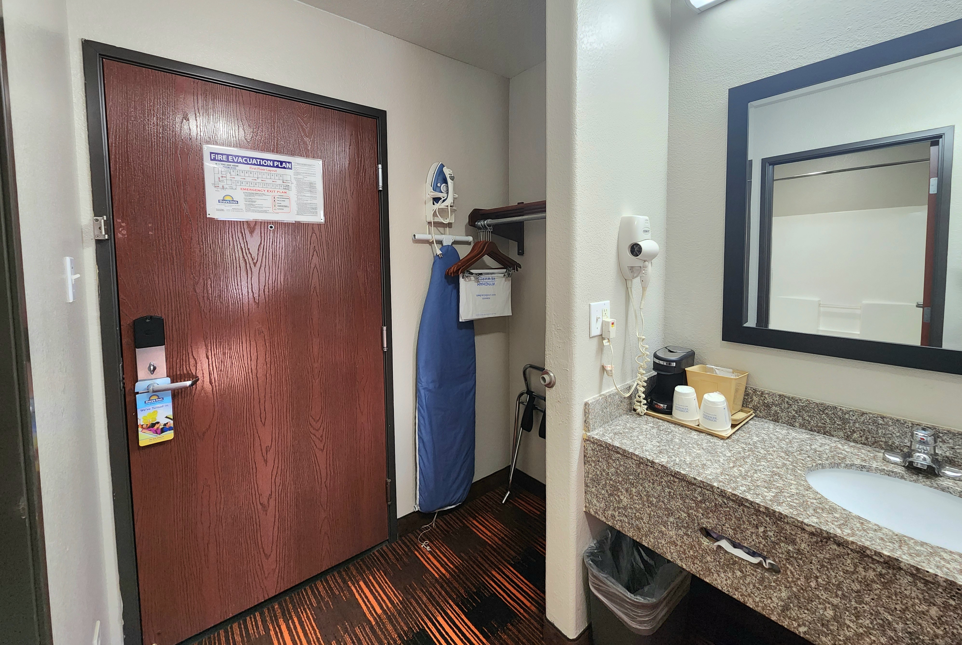 Guest room bath at the Days Inn by Wyndham Lumberton in Lumberton, Texas