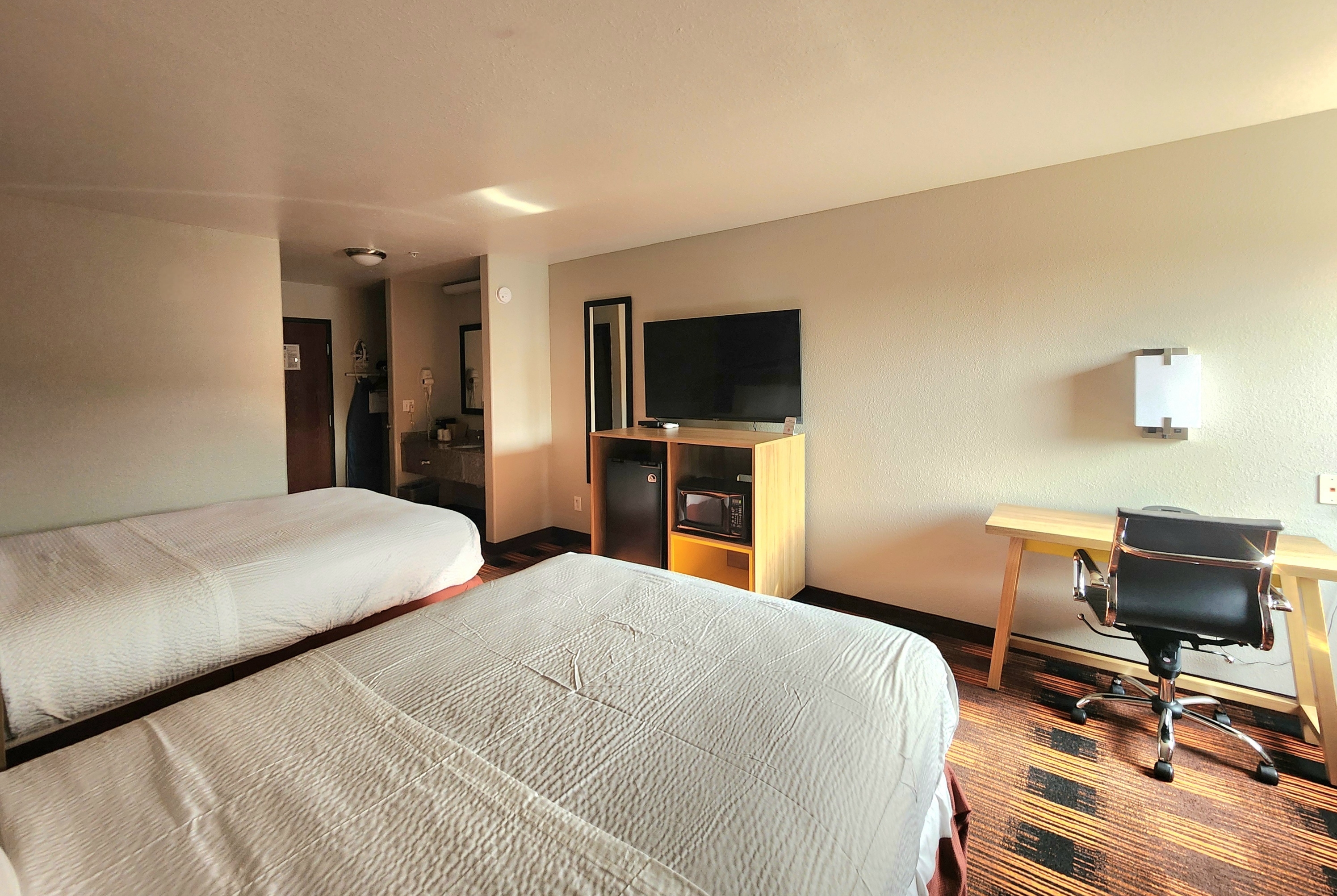 Guest room at the Days Inn by Wyndham Lumberton in Lumberton, Texas