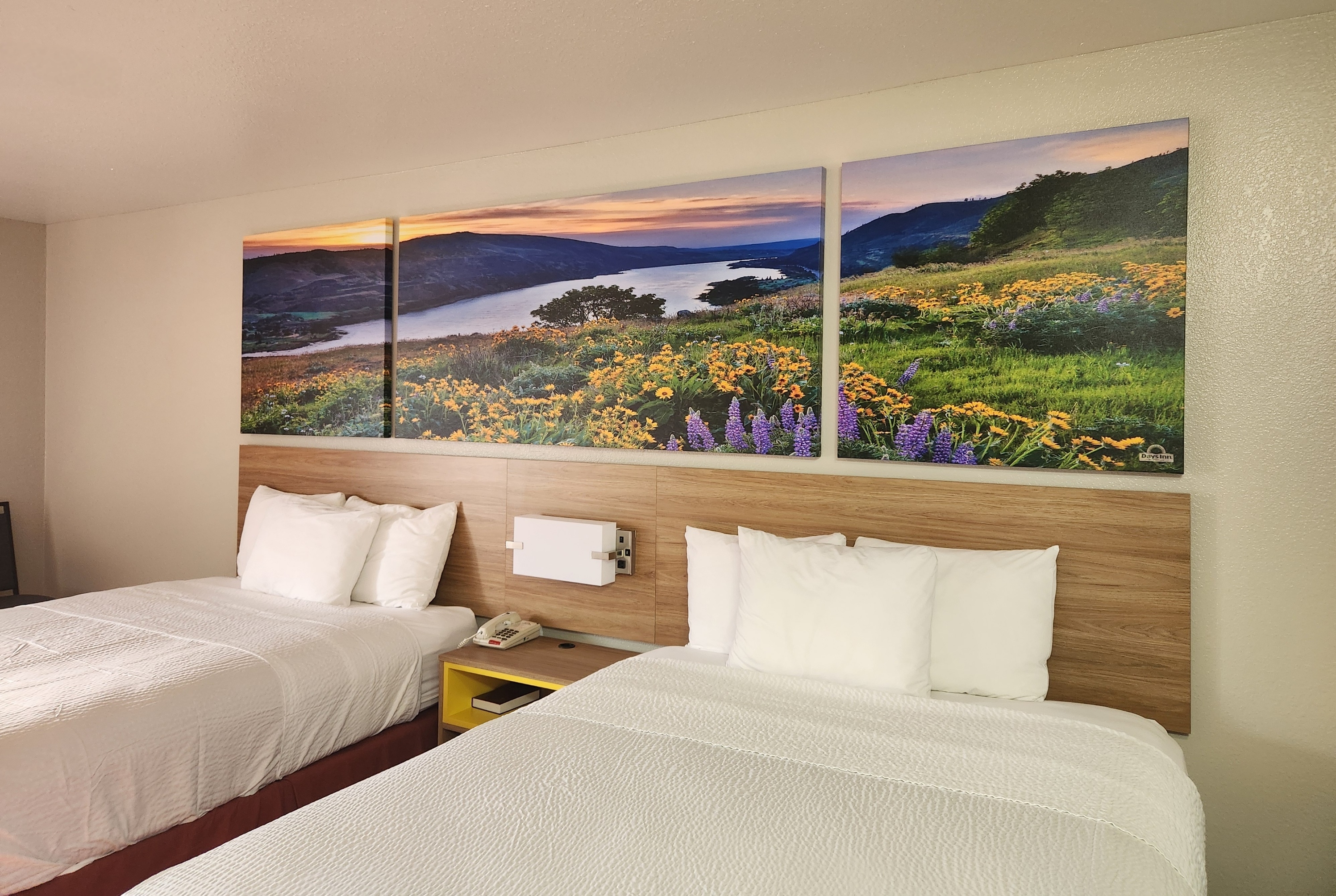 Guest room at the Days Inn by Wyndham Lumberton in Lumberton, Texas