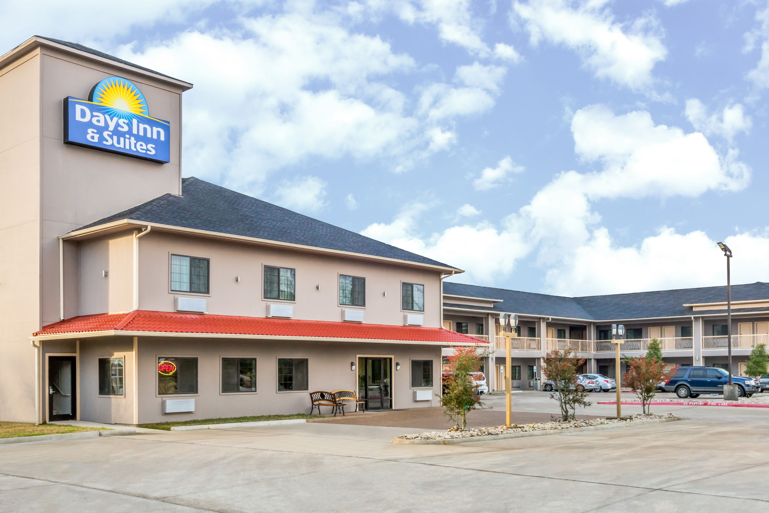 Days Inn & Suites by Wyndham Madisonville Madisonville, TX Hotels