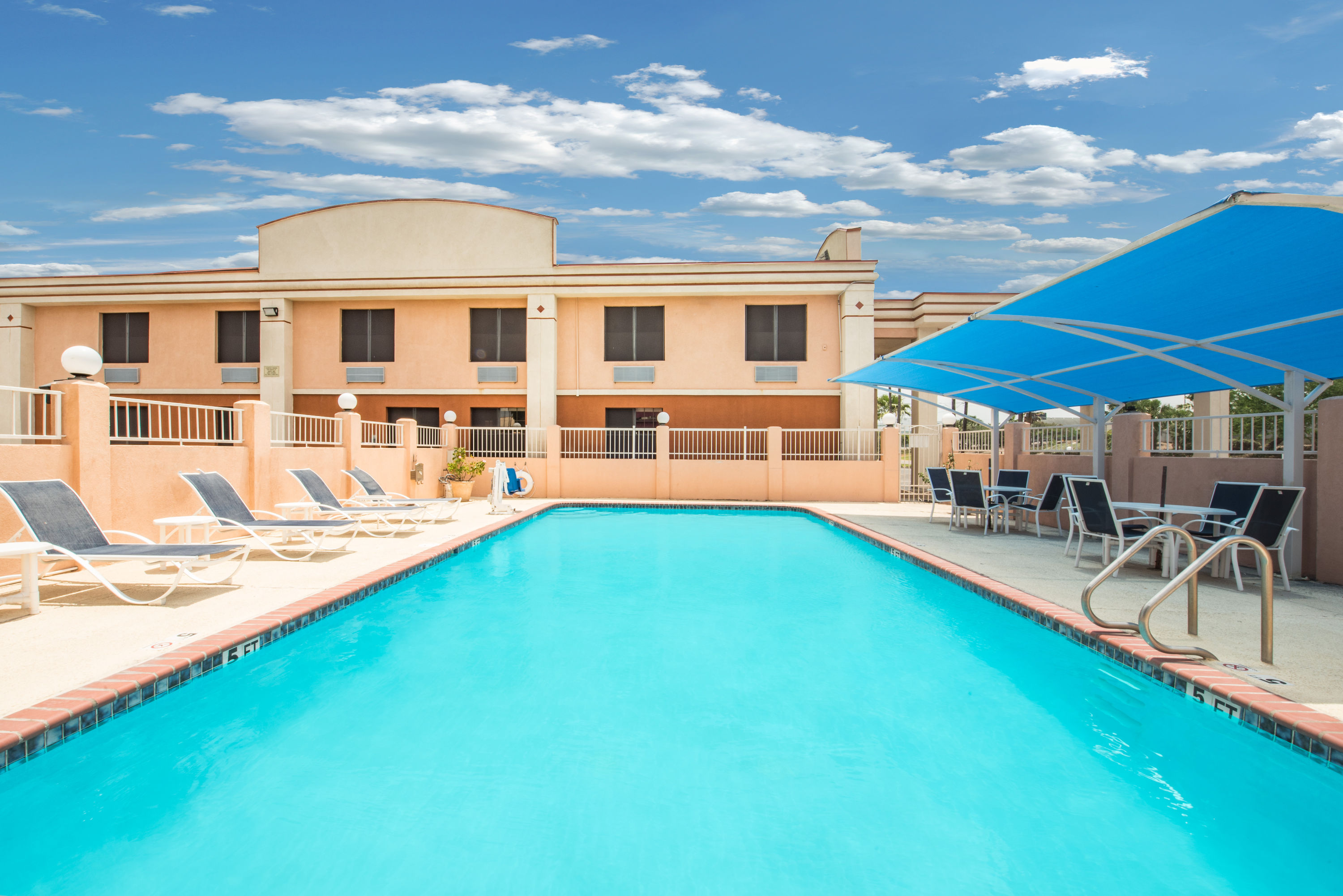 Days Inn by Wyndham McAllen McAllen, TX Hotels