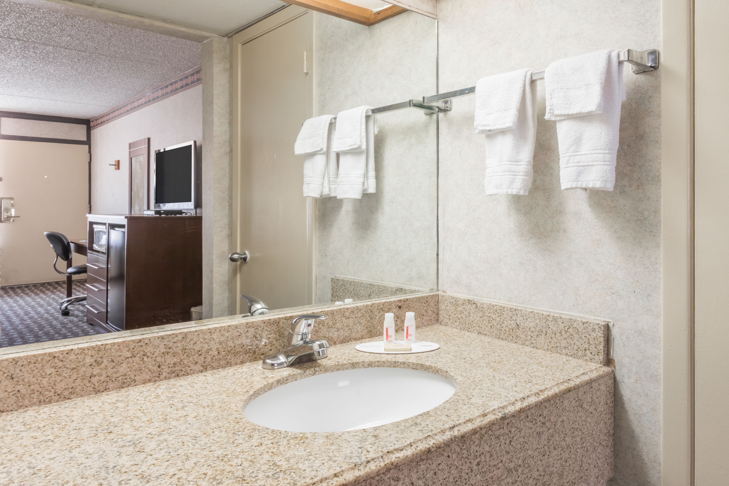Guest room bath at the Days Inn by Wyndham Midland in Midland, Texas