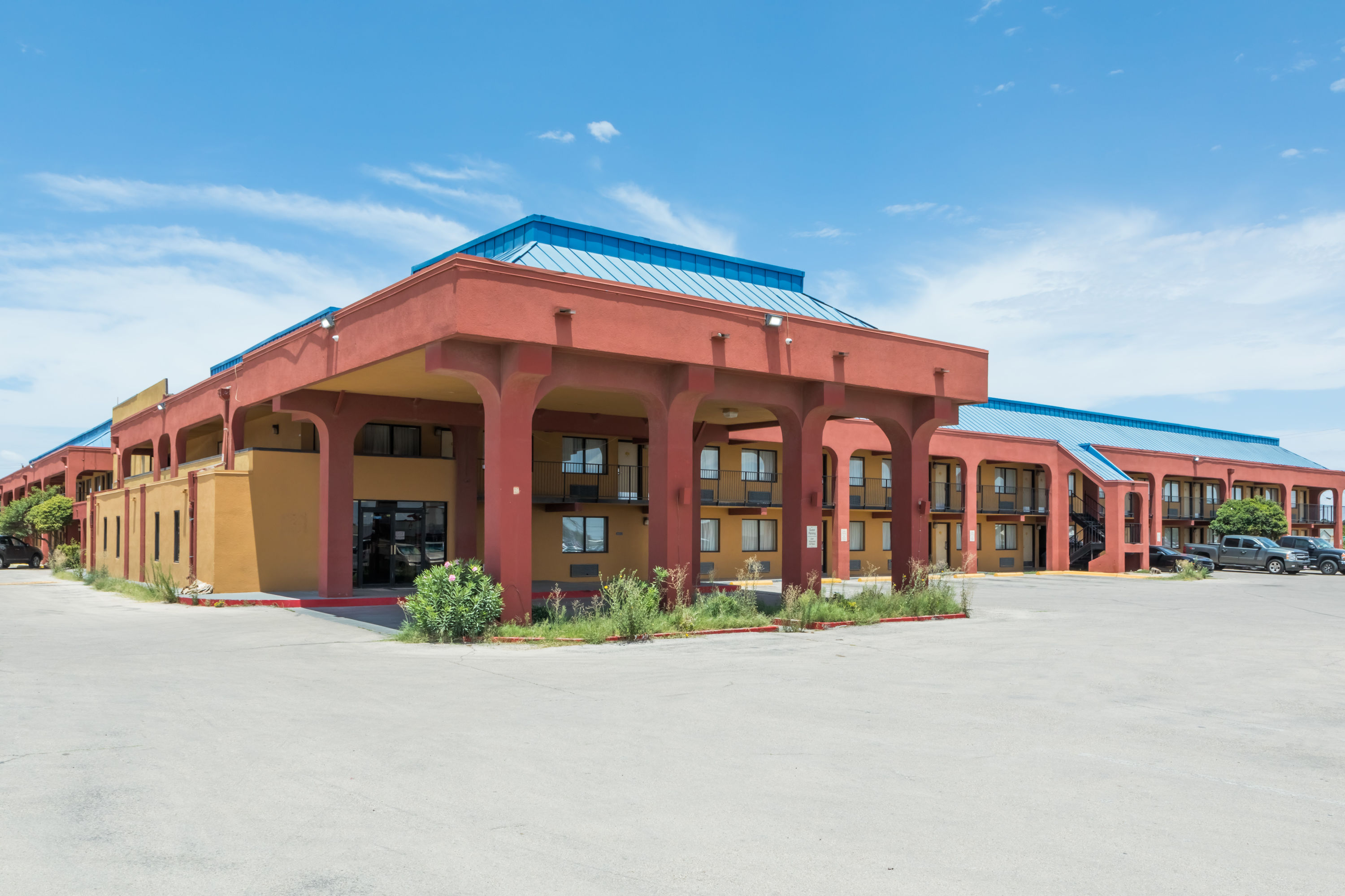 Exterior Day Image of Days Inn by Wyndham Midland hotel in Midland, Texas