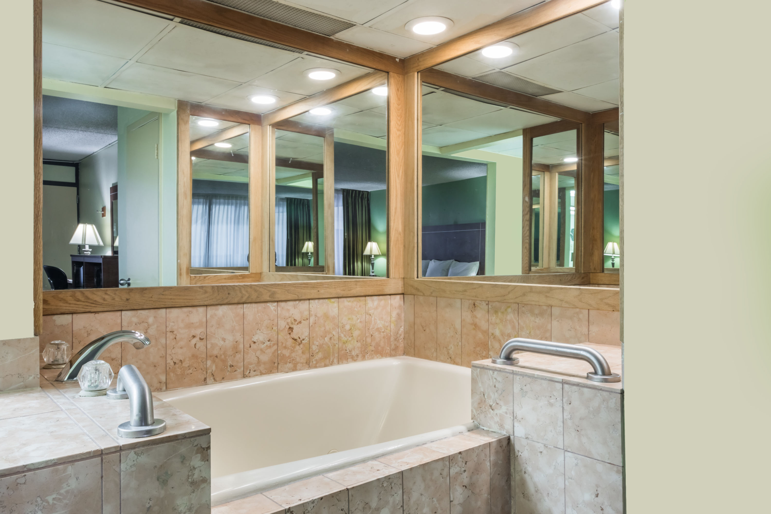 Days Inn by Wyndham Midland hot tub suite in Midland, Texas