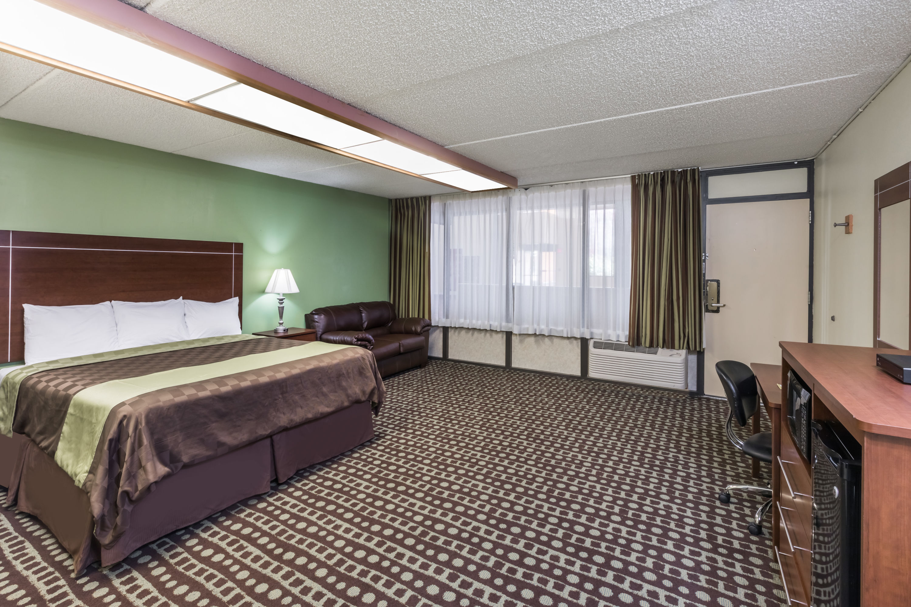 Days Inn by Wyndham Midland suite in Midland, Texas