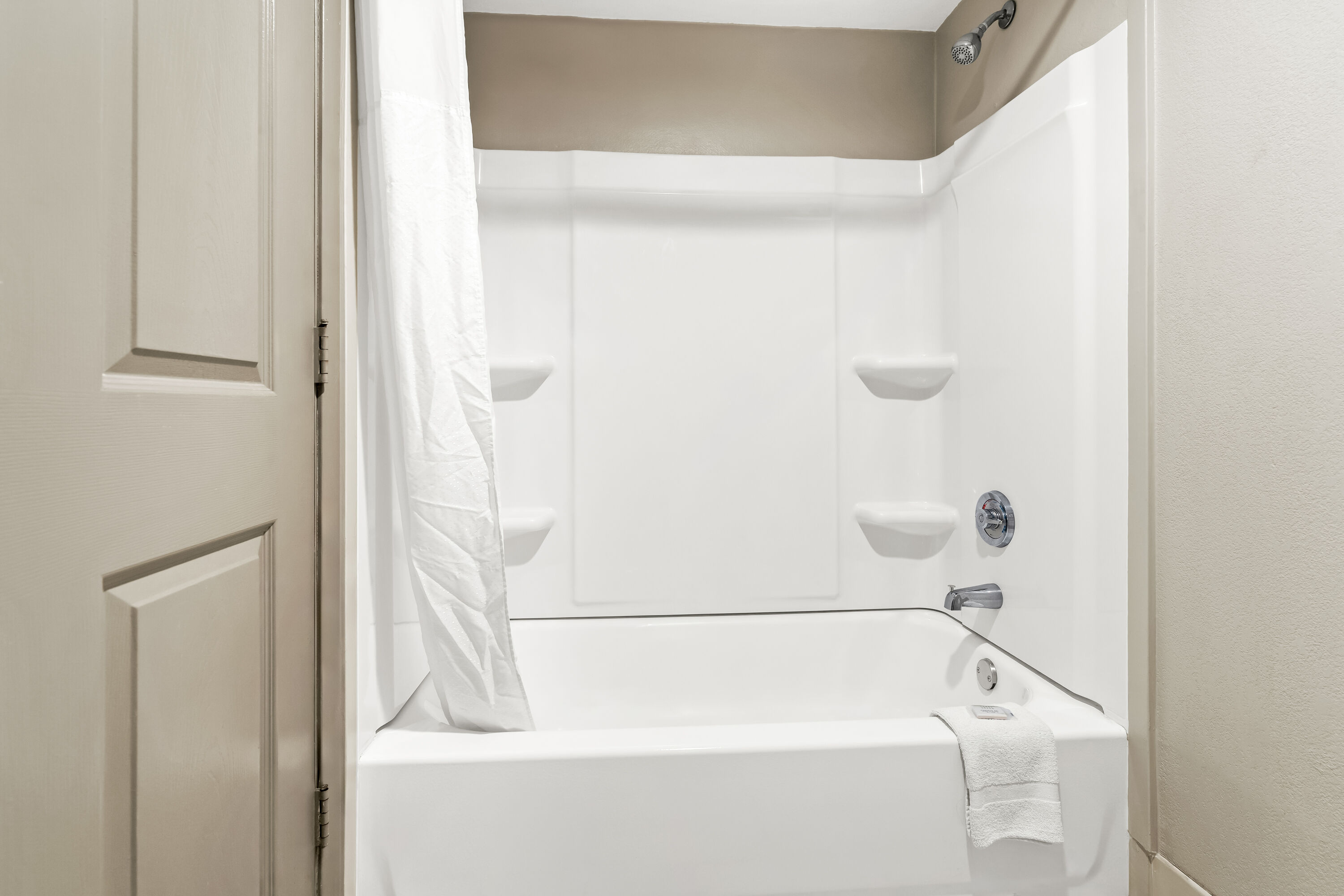 Guest room bath at the Days Inn by Wyndham Nacogdoches/SFA University/Downtown in Nacogdoches, Texas